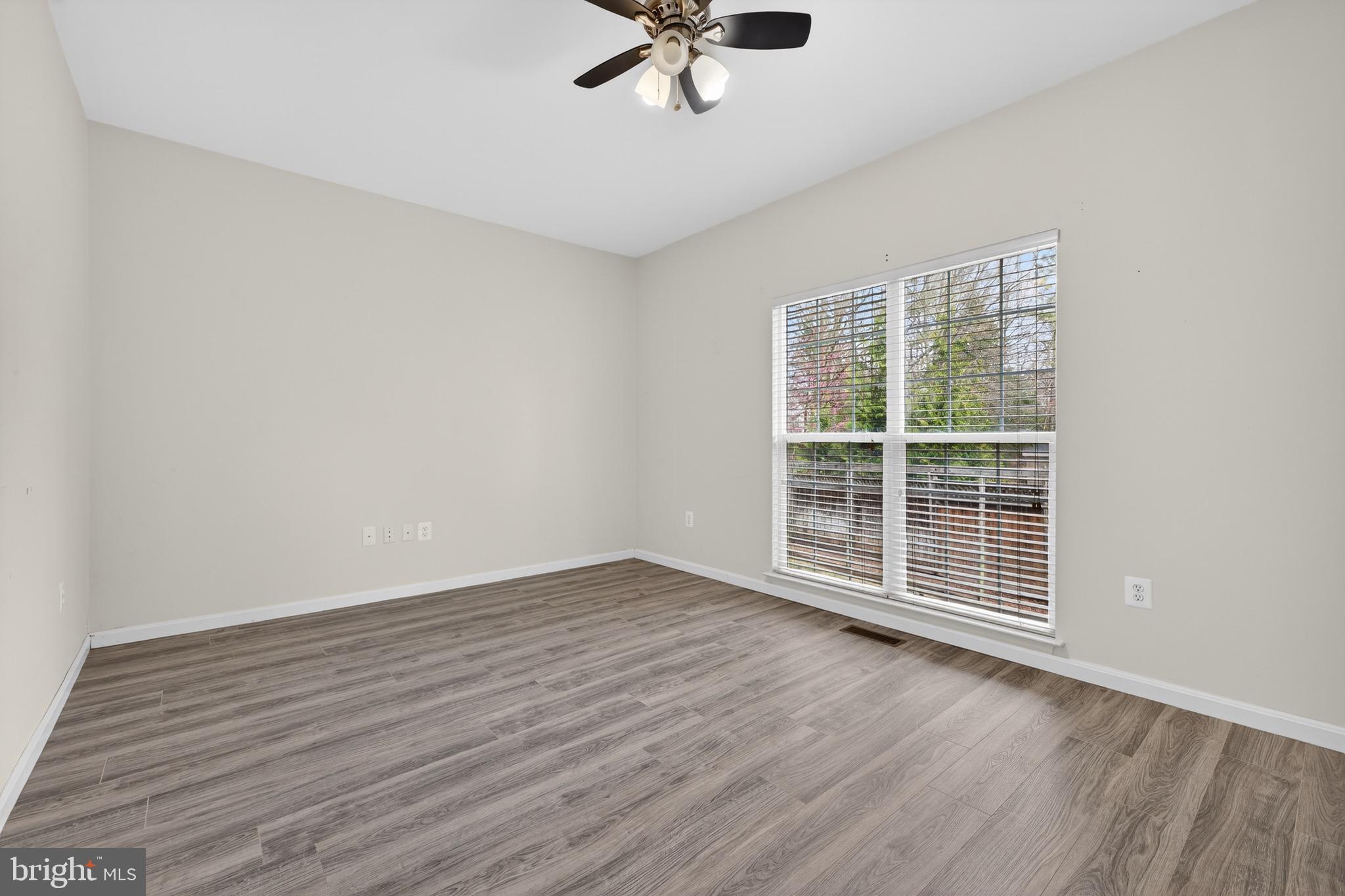 BROAD RUN OAKS - Residential