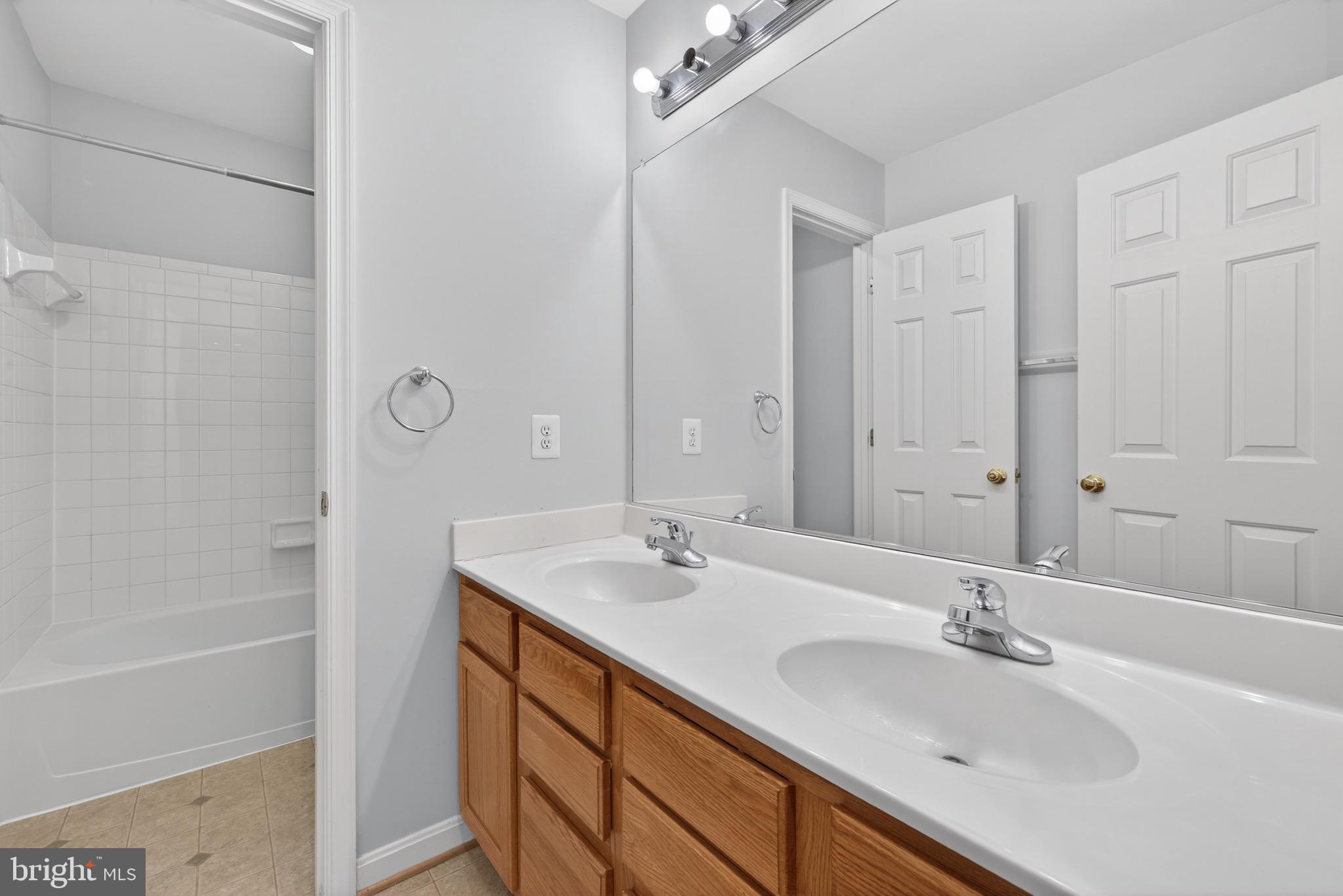 BROAD RUN OAKS - Residential