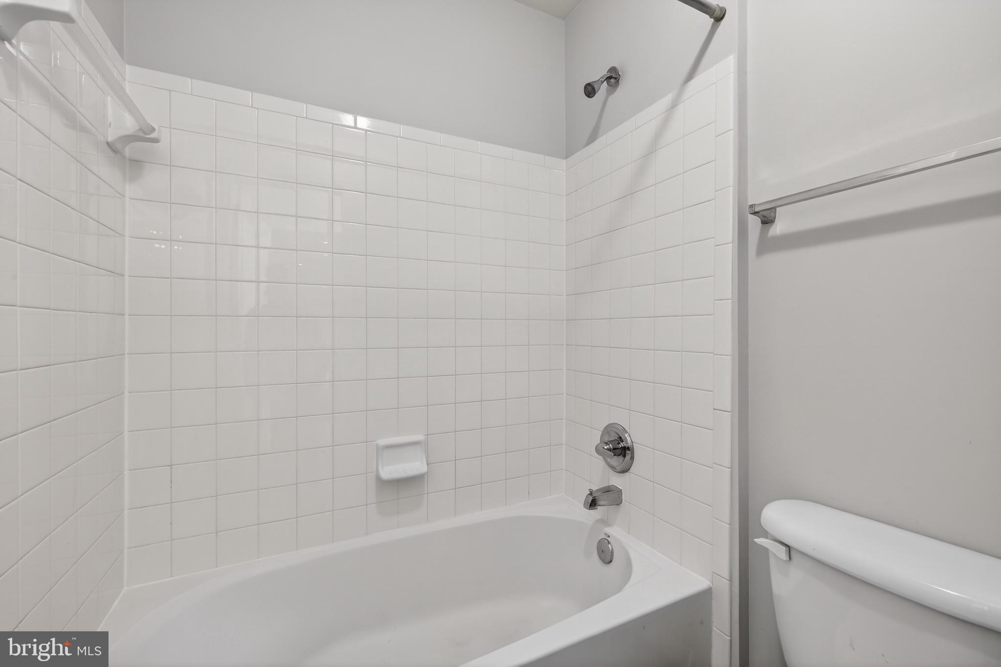 BROAD RUN OAKS - Residential