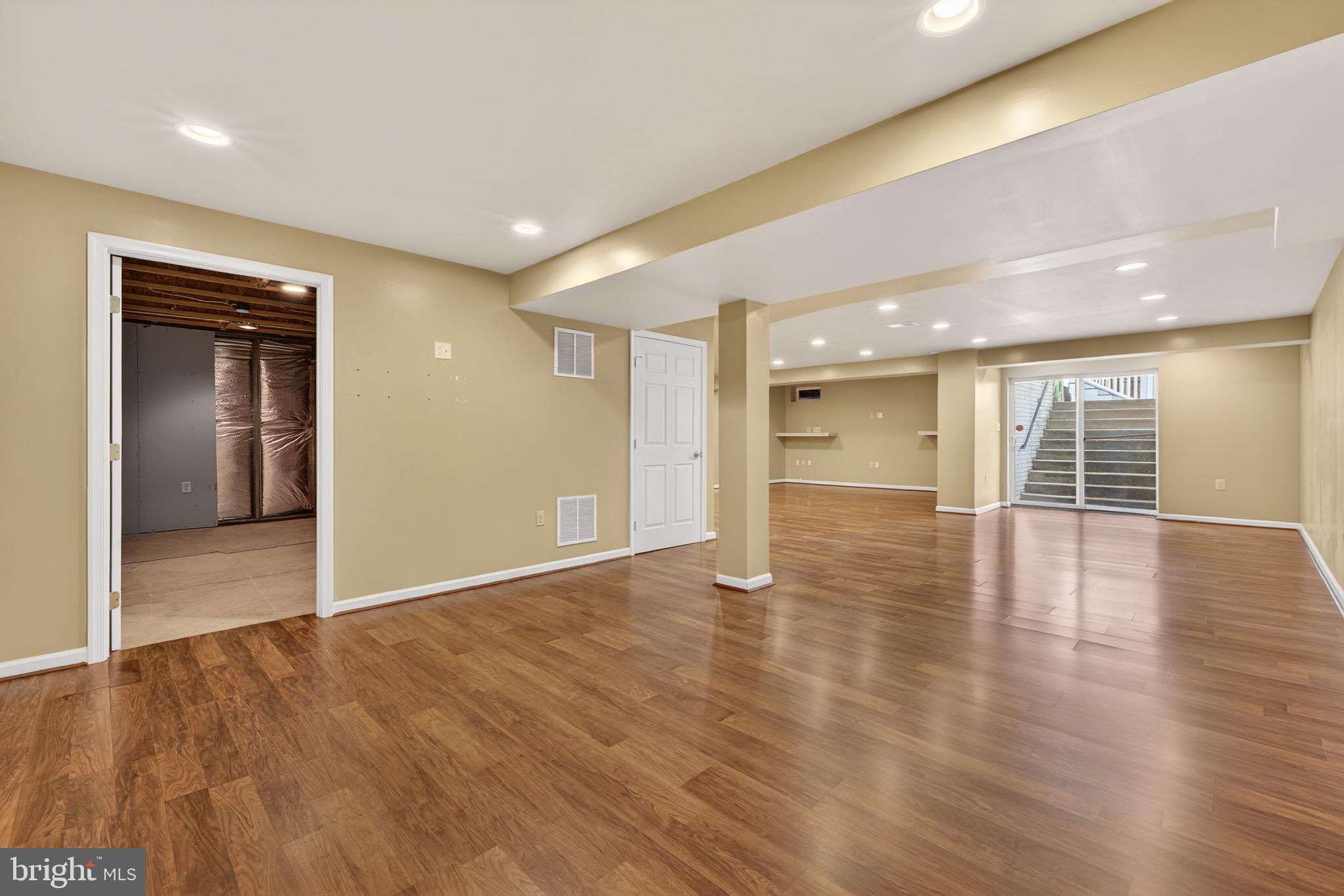 BROAD RUN OAKS - Residential