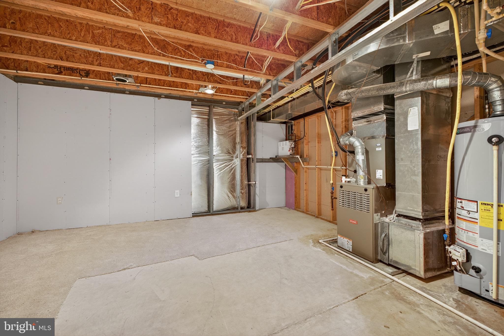 BROAD RUN OAKS - Residential