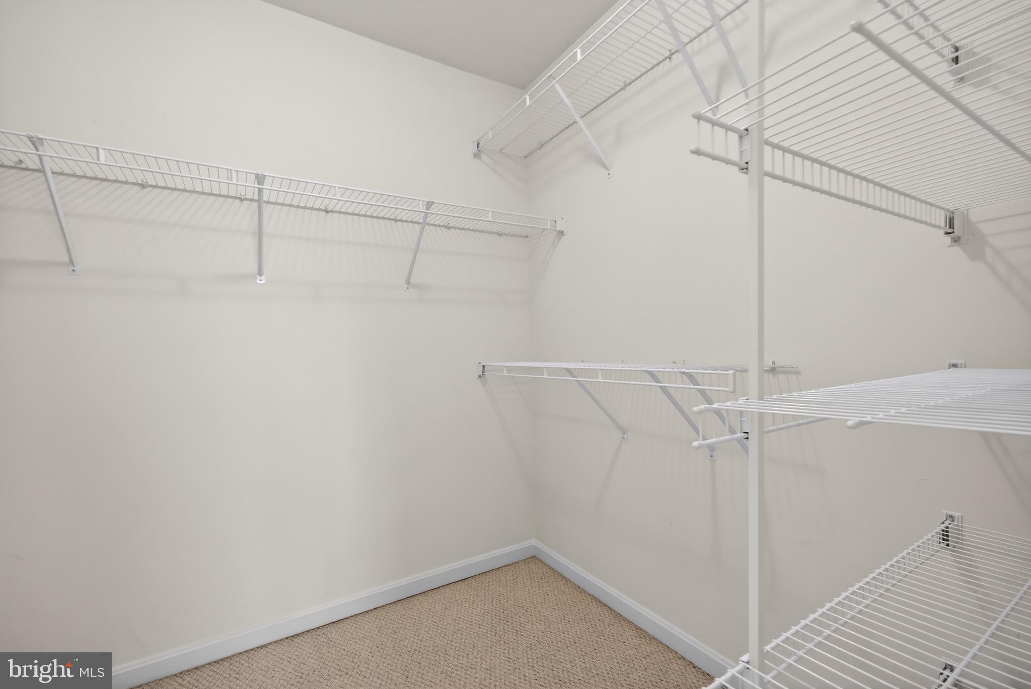 BROAD RUN OAKS - Residential