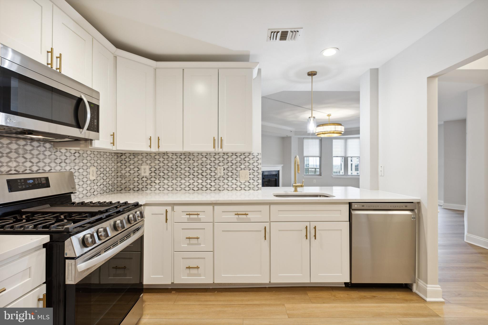 STRATFORD CONDOMINIUMS - Residential Lease