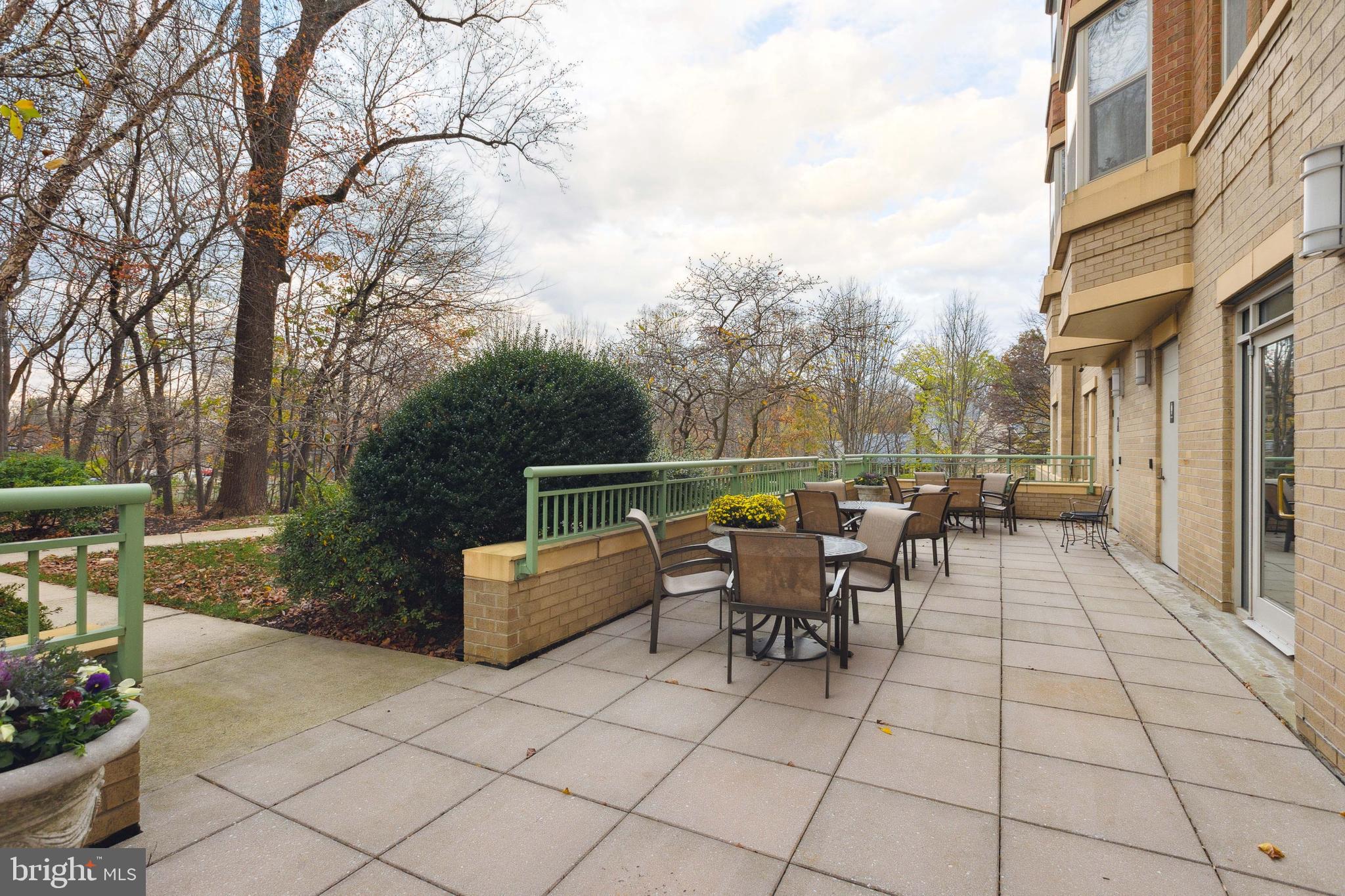 STRATFORD CONDOMINIUMS - Residential Lease