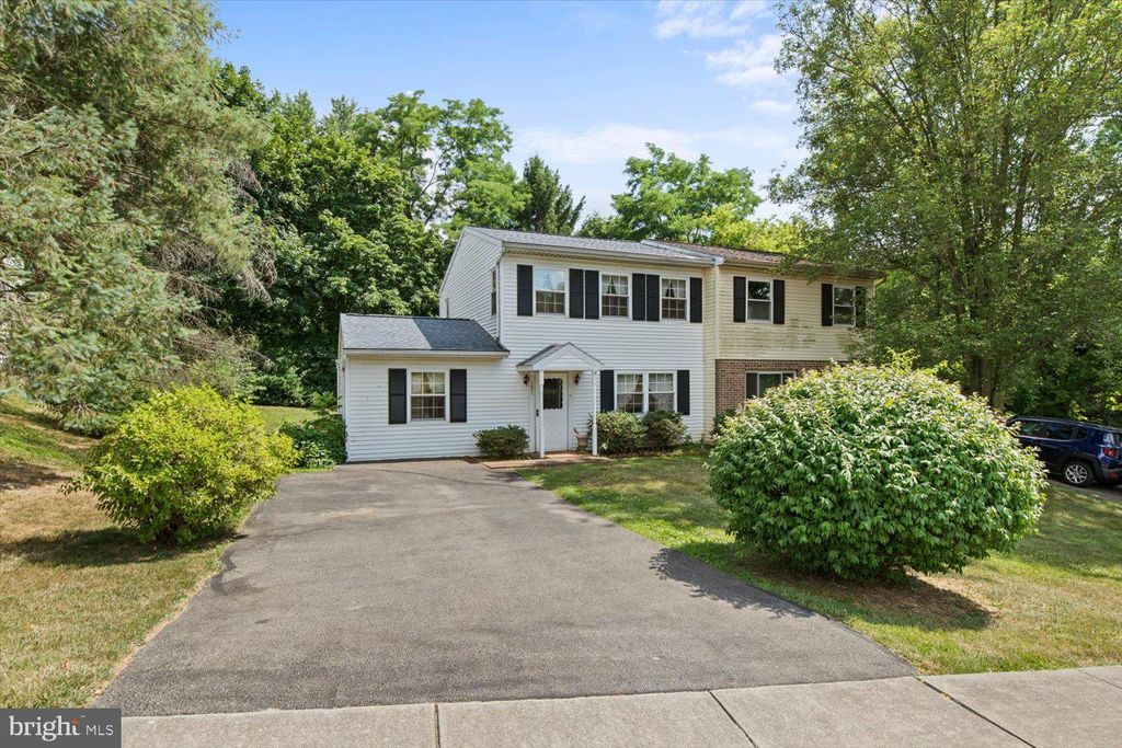 Photo of 1631 Manor Boulevard, Lancaster, PA 17603 (MLS # PALA2053848)