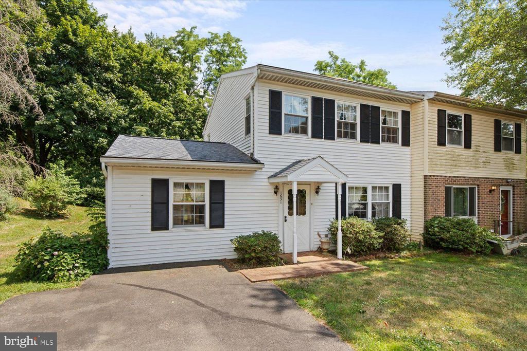 Photo of 1631 Manor Boulevard, Lancaster, PA 17603 (MLS # PALA2053848)