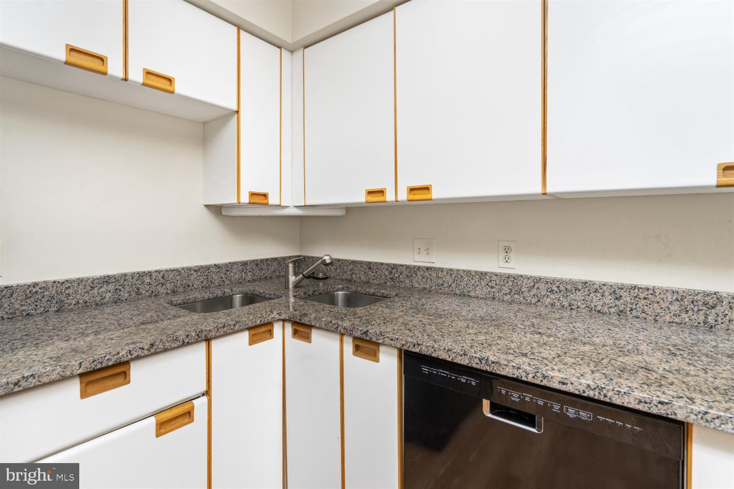 THE FALLS GARDEN - Residential