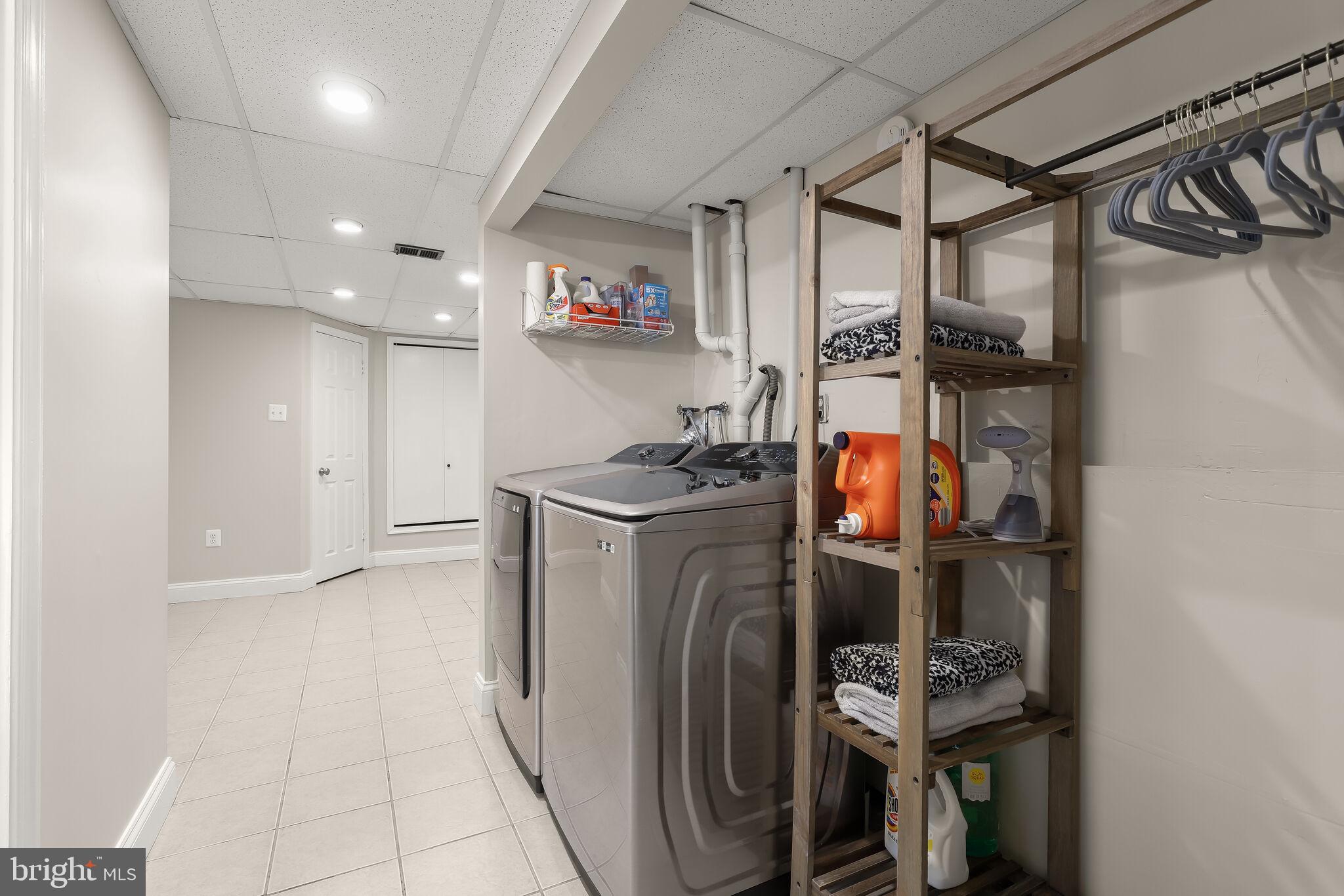 WHISPERING WOODS - Residential