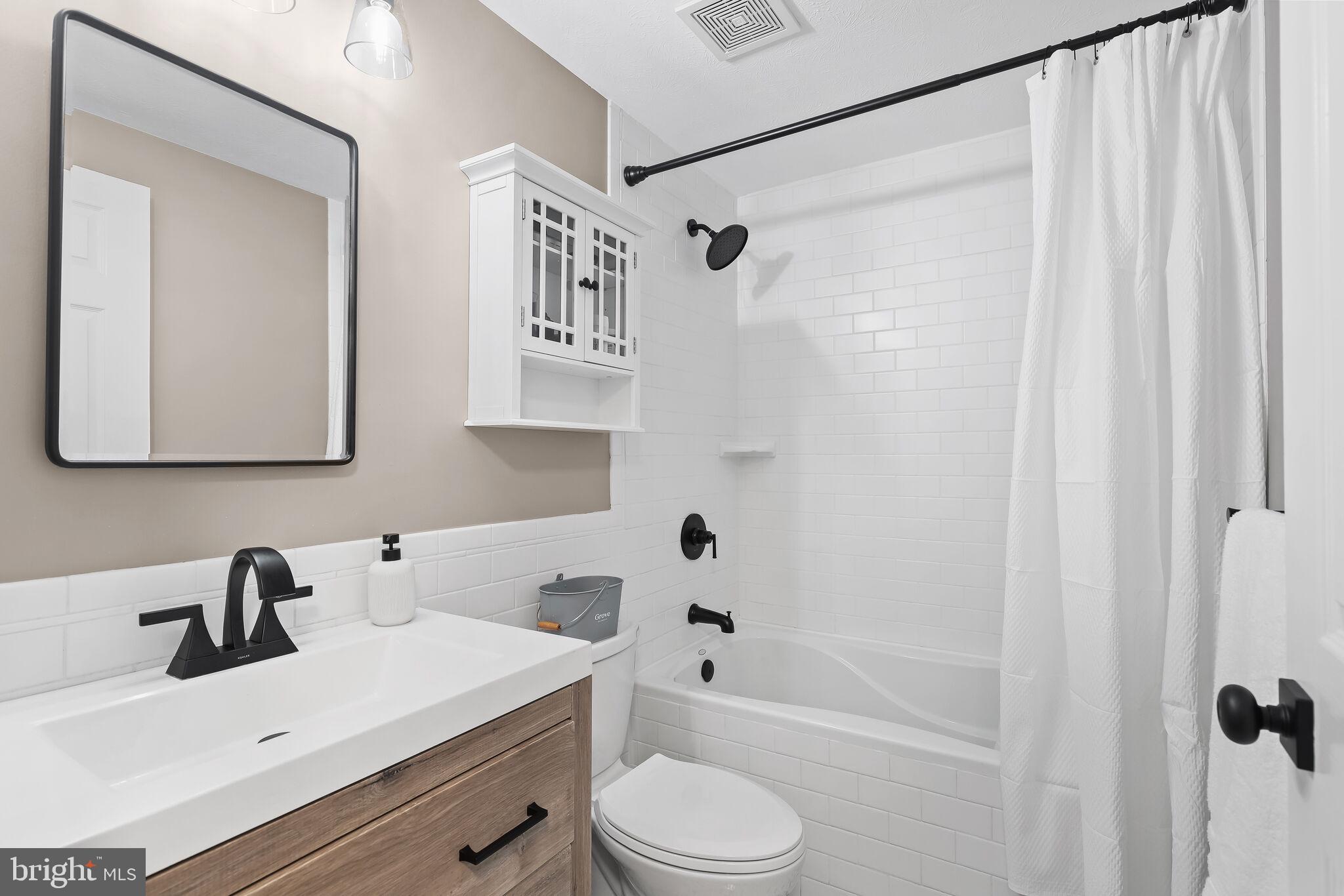 WHISPERING WOODS - Residential