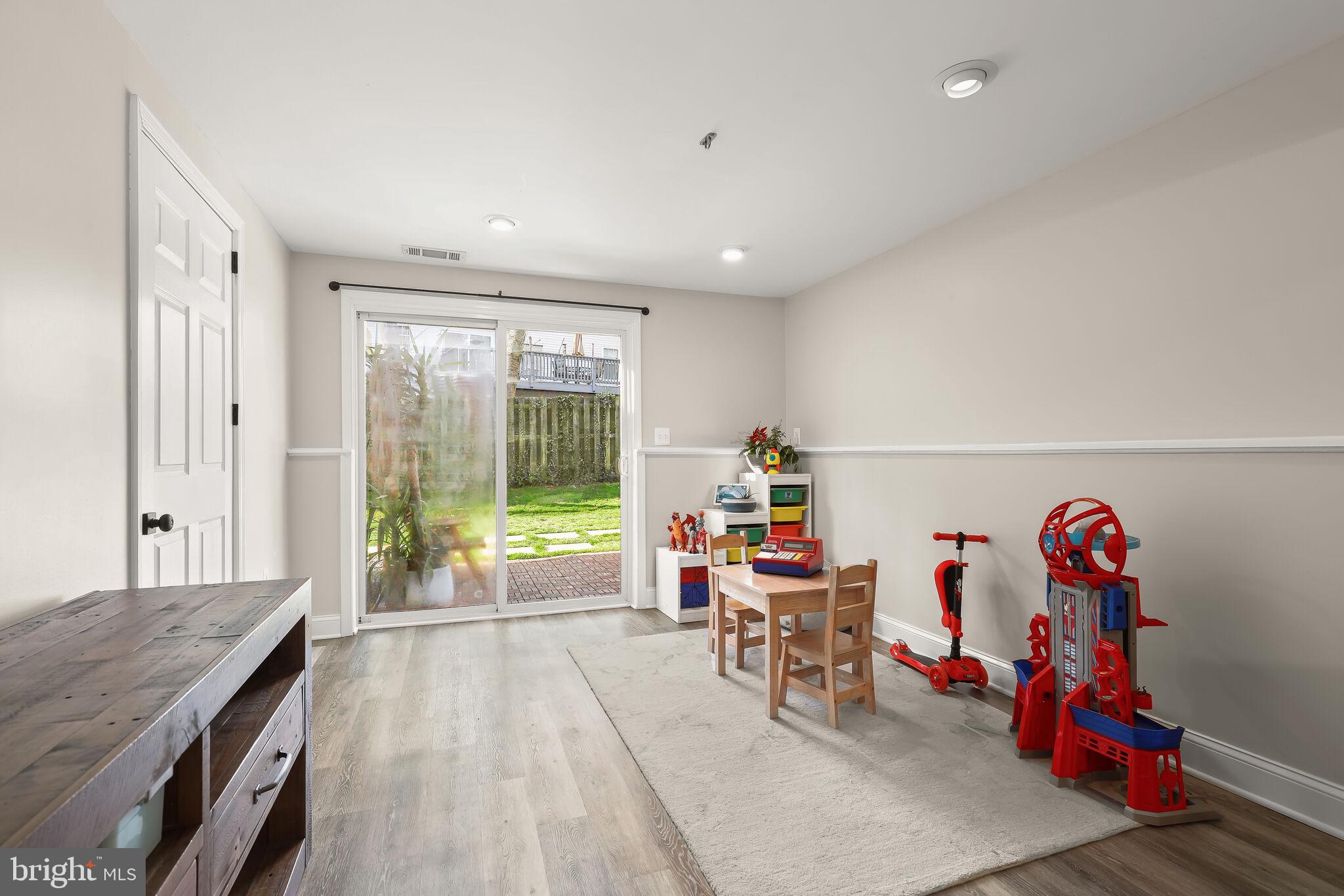 WHISPERING WOODS - Residential