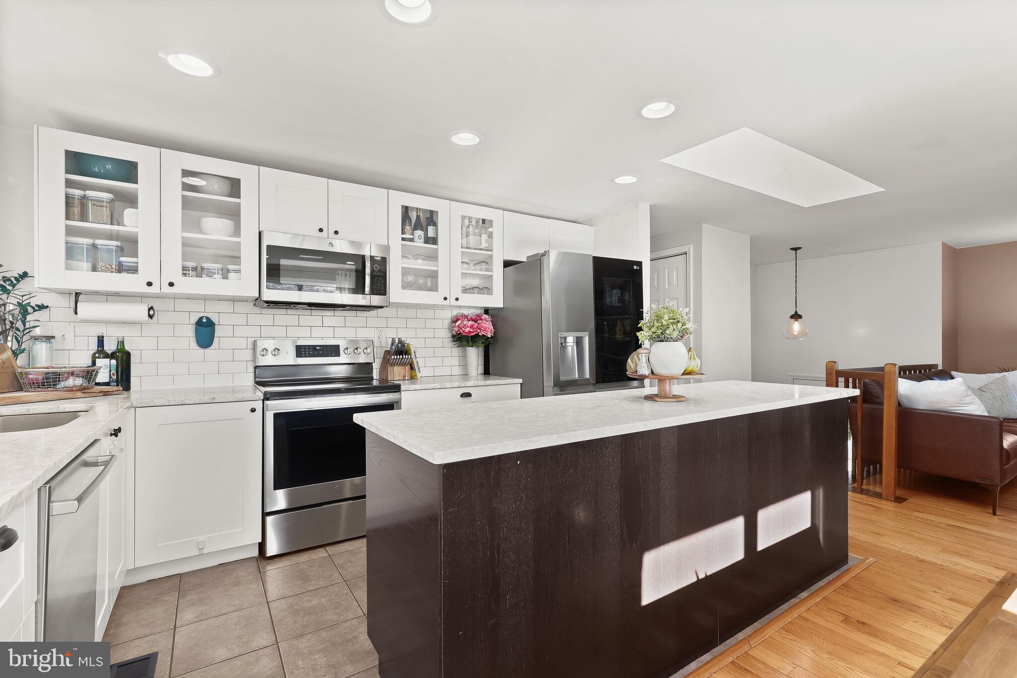 WHISPERING WOODS - Residential