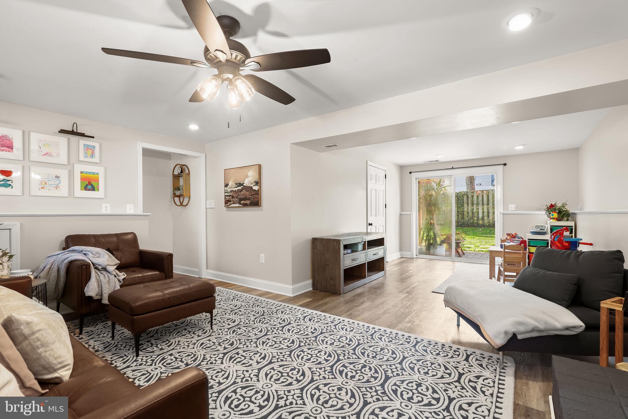 WHISPERING WOODS - Residential