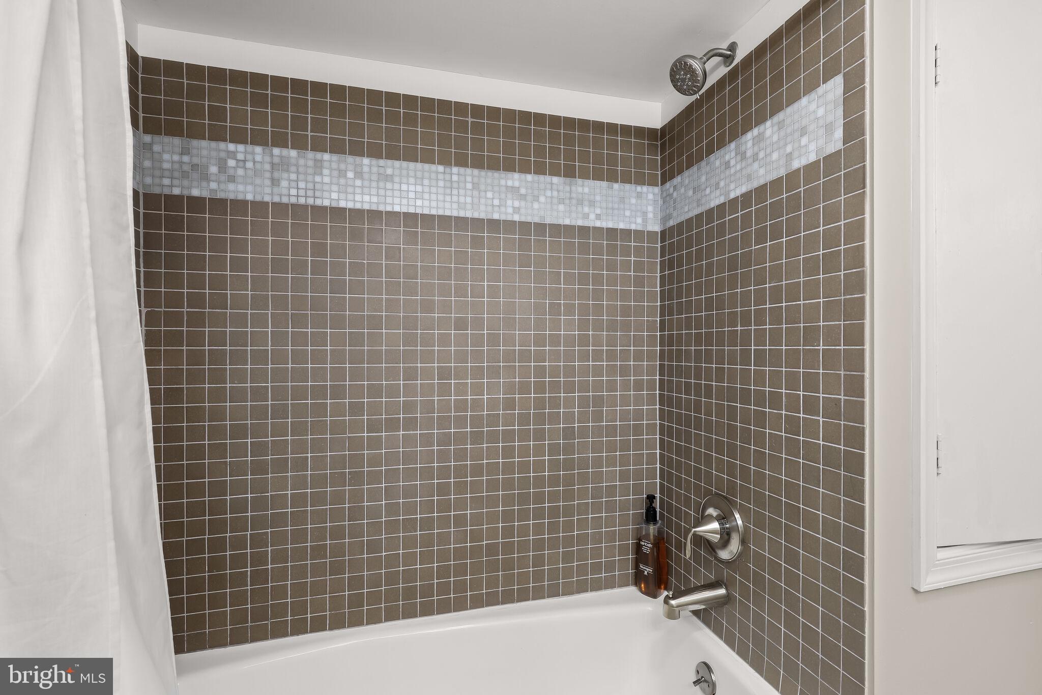 WHISPERING WOODS - Residential