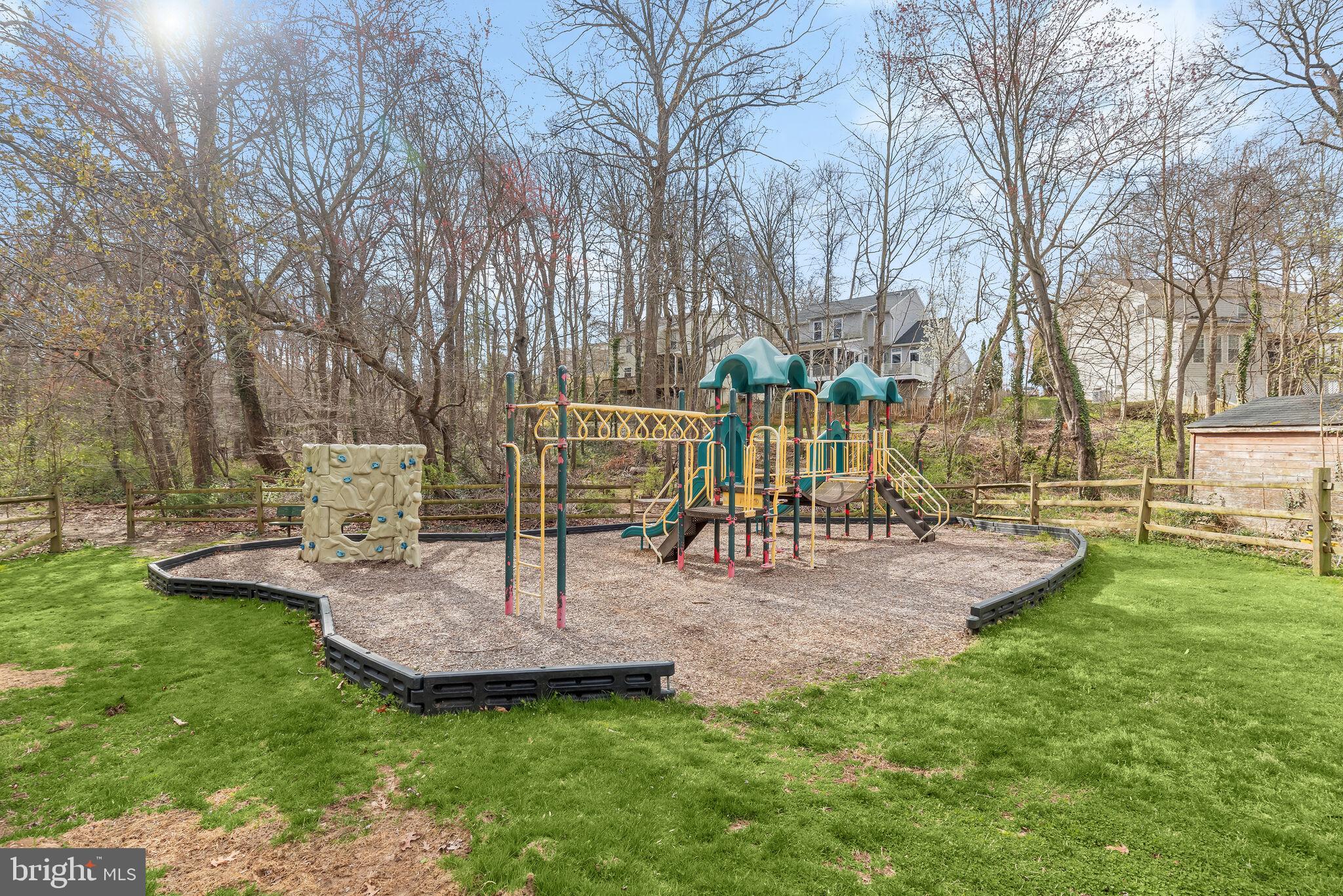 WHISPERING WOODS - Residential