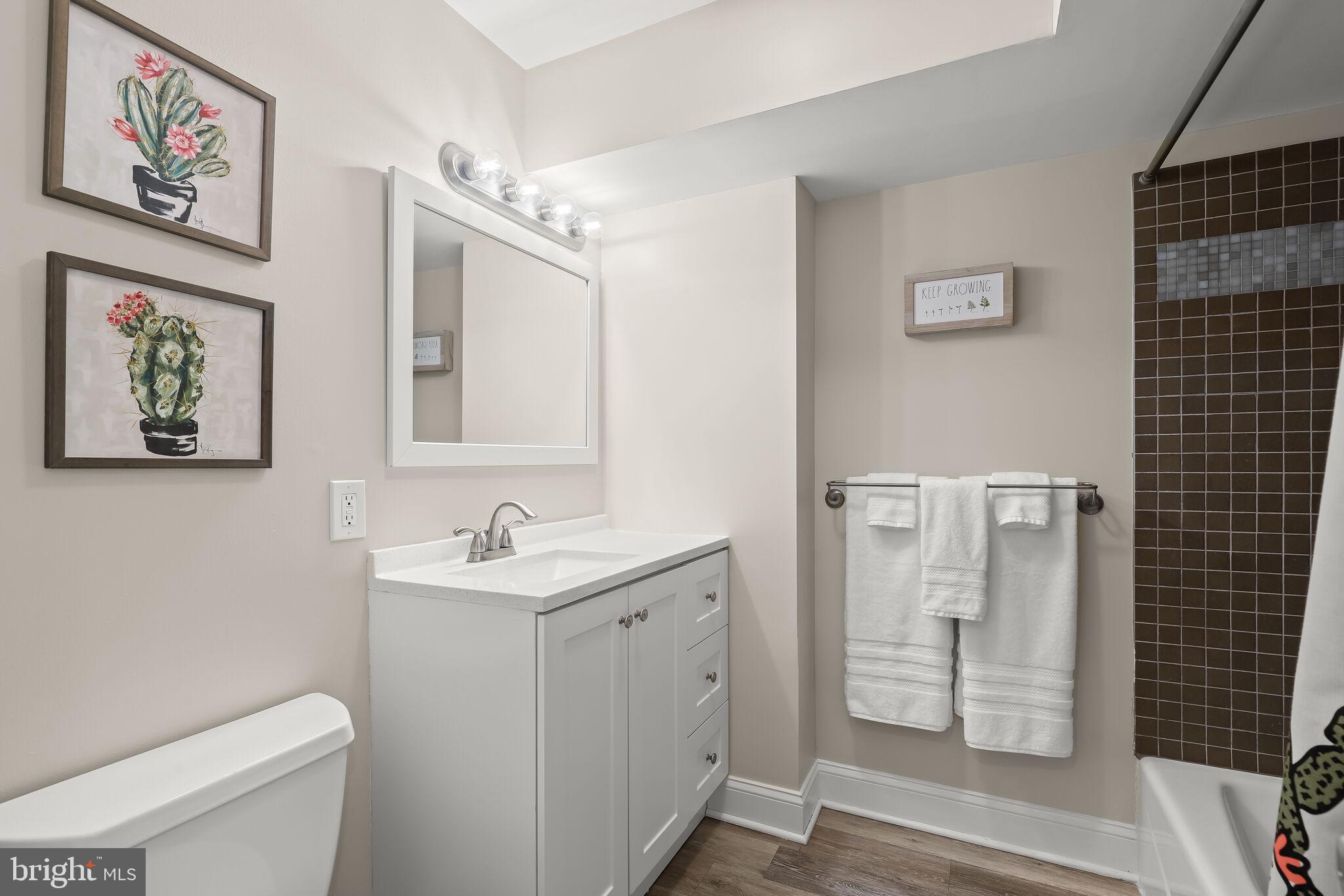 WHISPERING WOODS - Residential