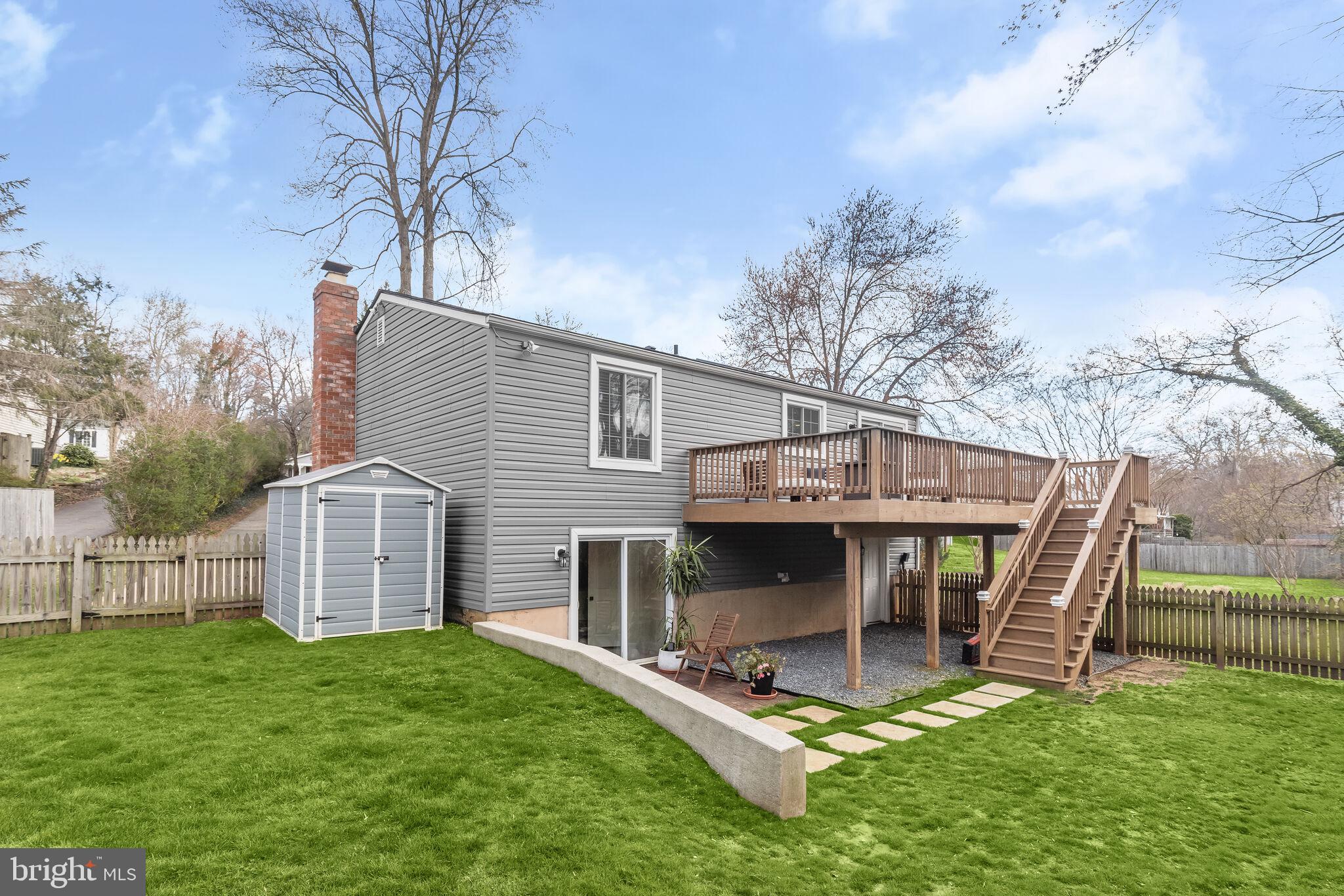 WHISPERING WOODS - Residential