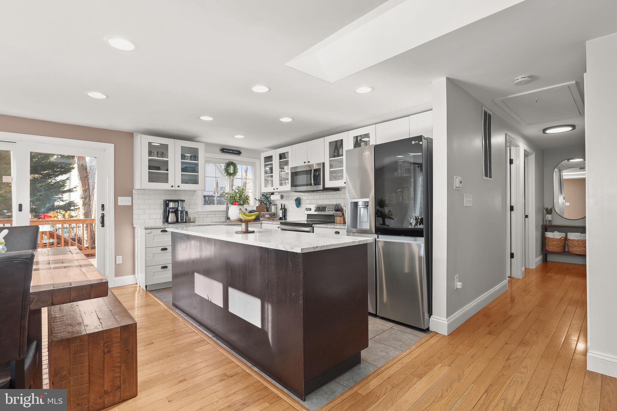 WHISPERING WOODS - Residential