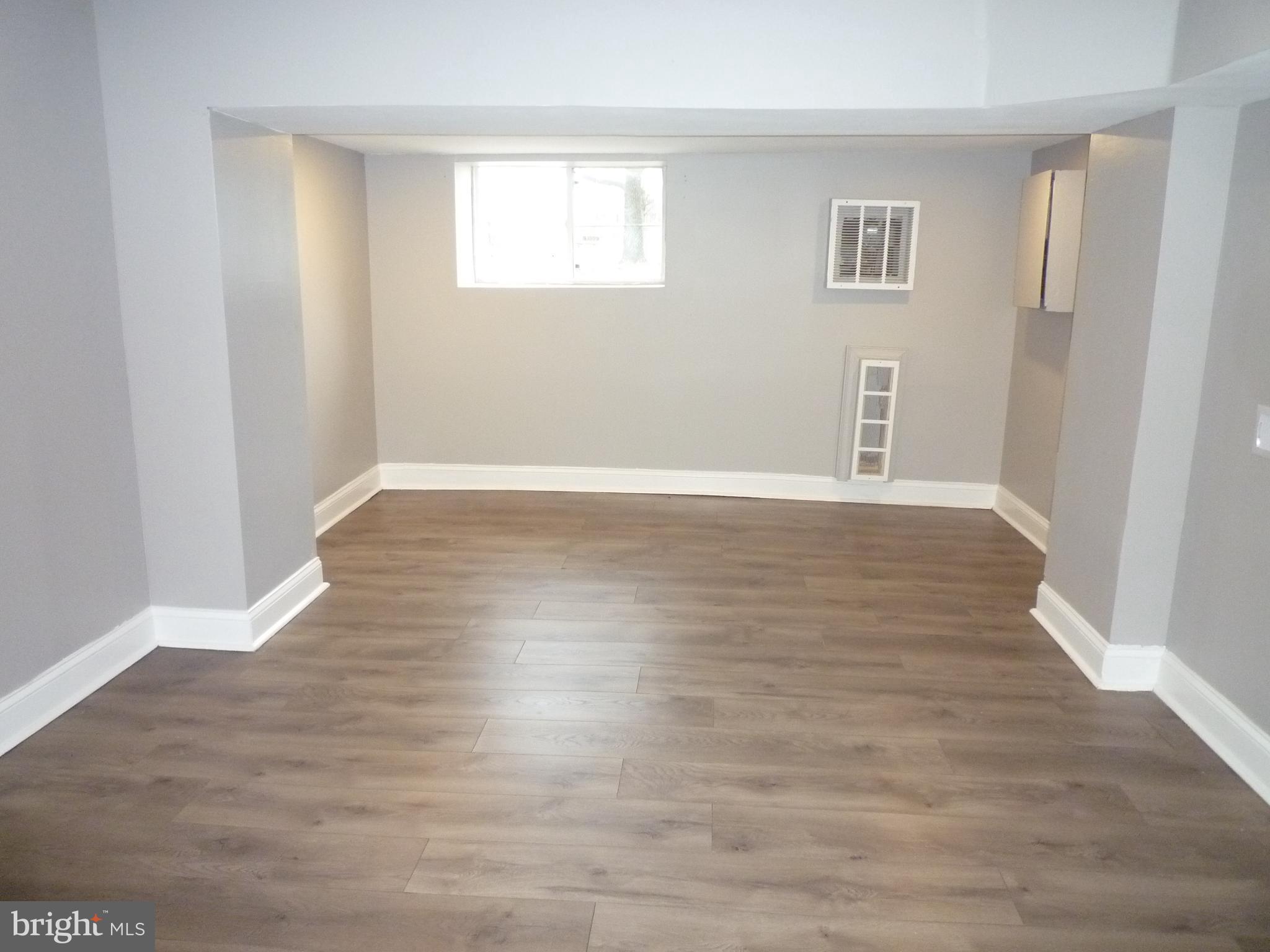 ELLWOOD PARK - Residential