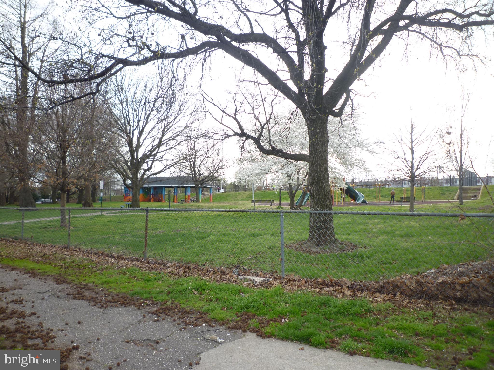 ELLWOOD PARK - Residential