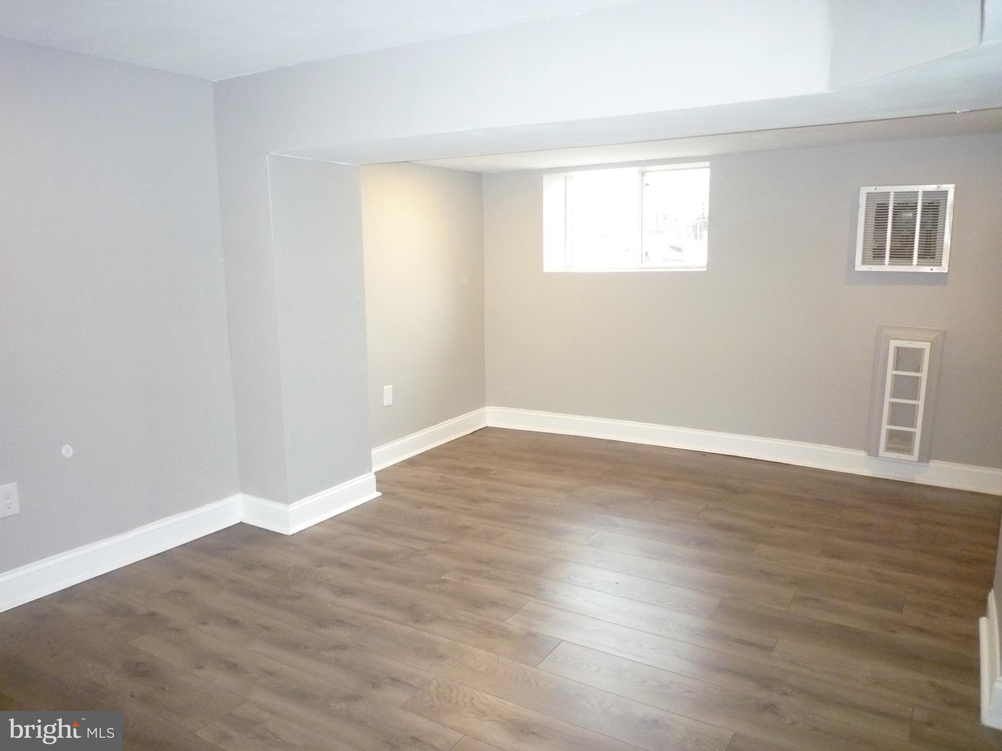 ELLWOOD PARK - Residential