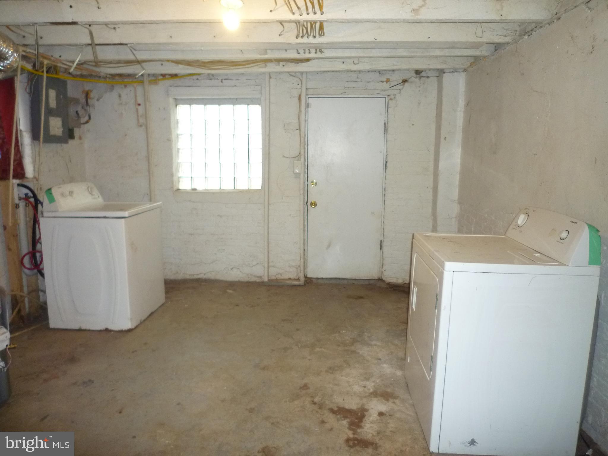 ELLWOOD PARK - Residential