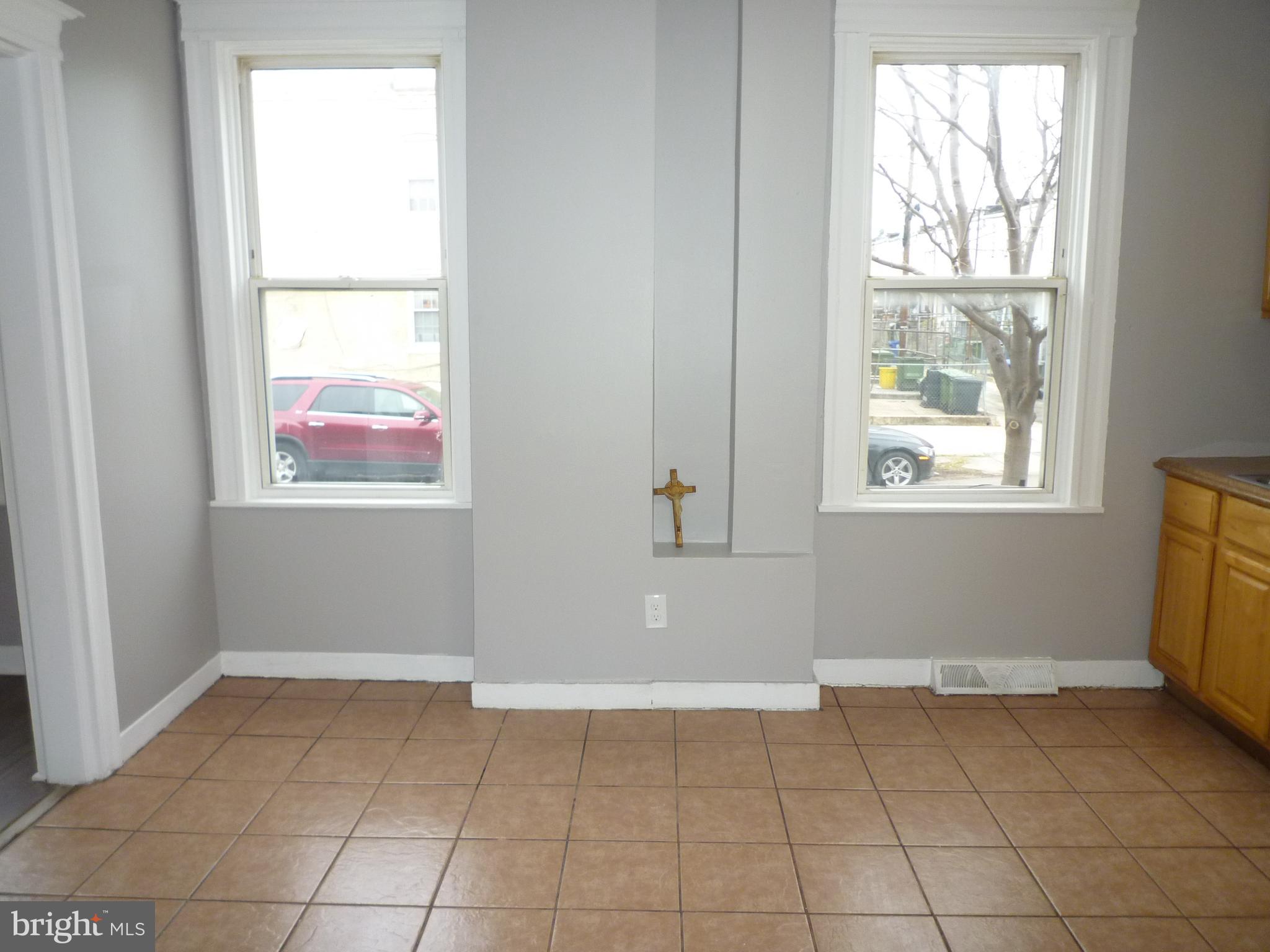 ELLWOOD PARK - Residential