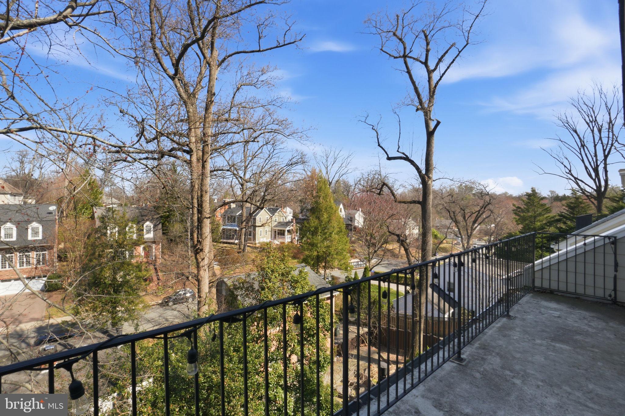 MAYWOOD - Residential