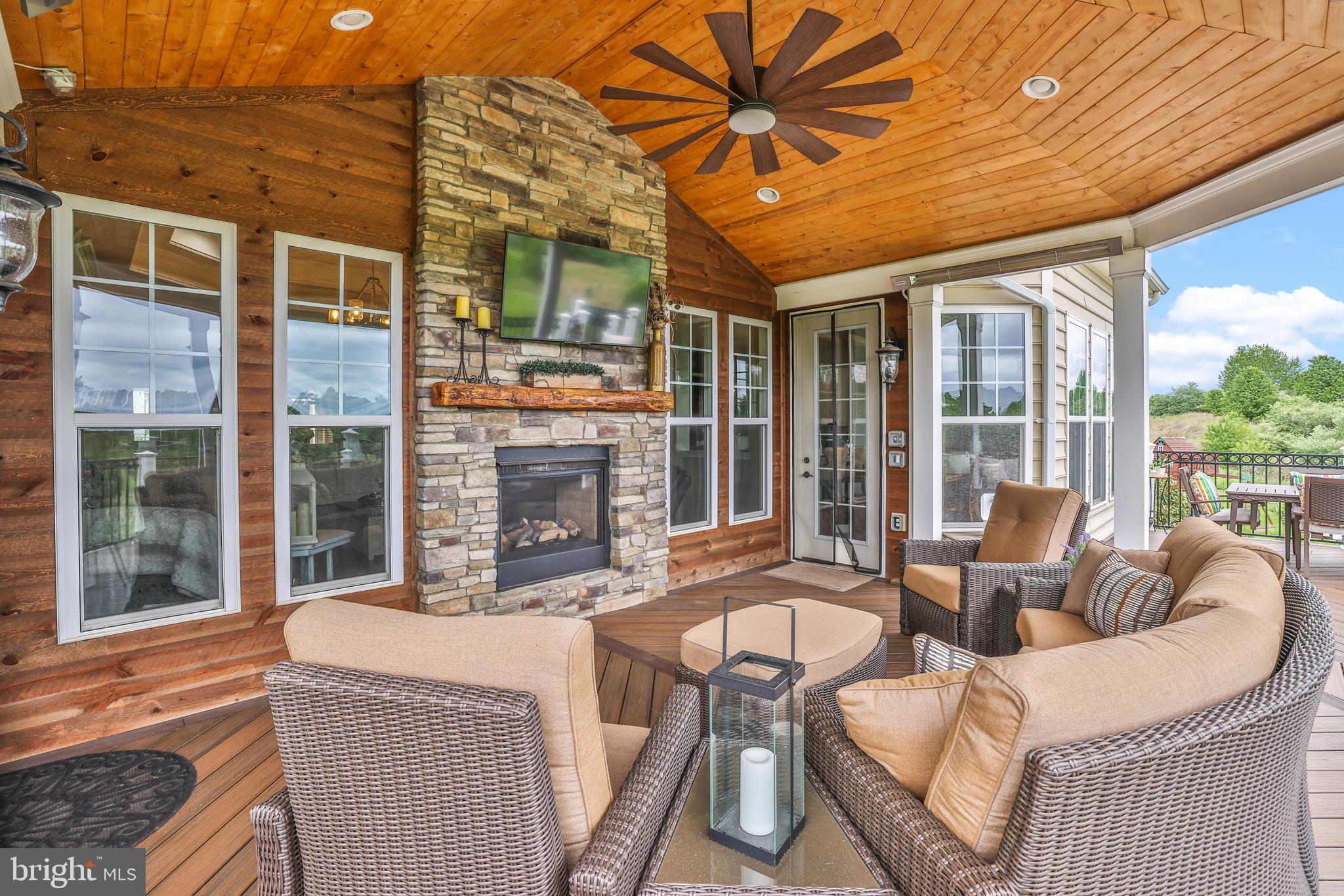 RASPBERRY FALLS - Residential