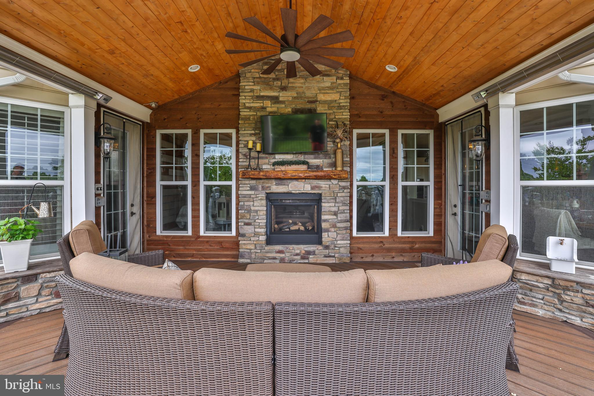 RASPBERRY FALLS - Residential