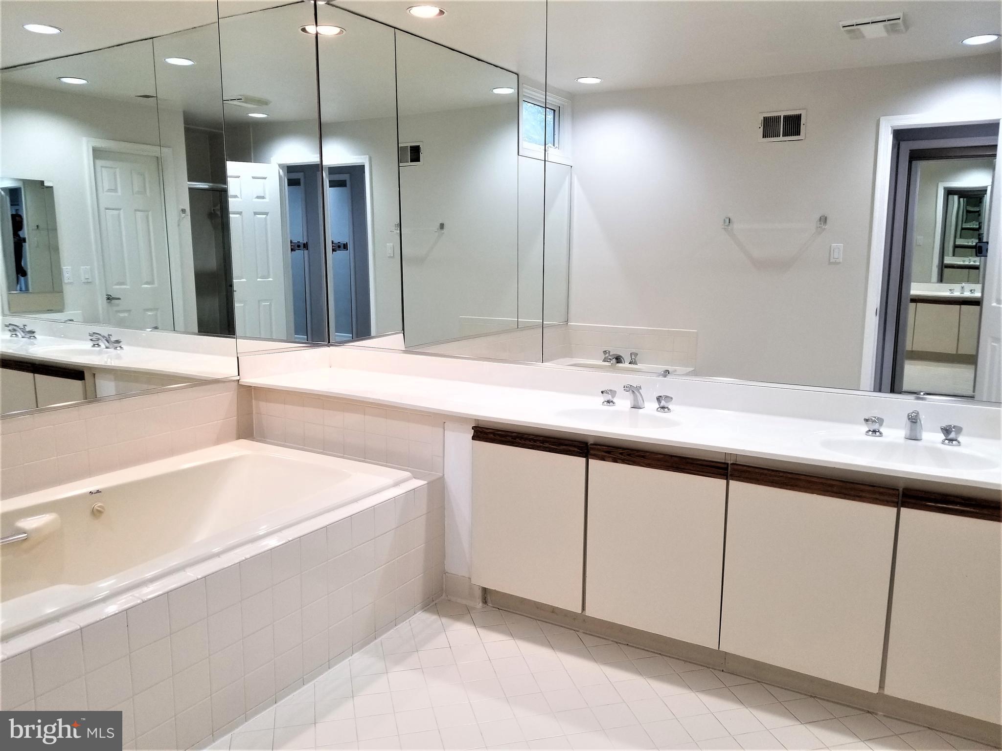 ORCHARD RIDGE - Farm