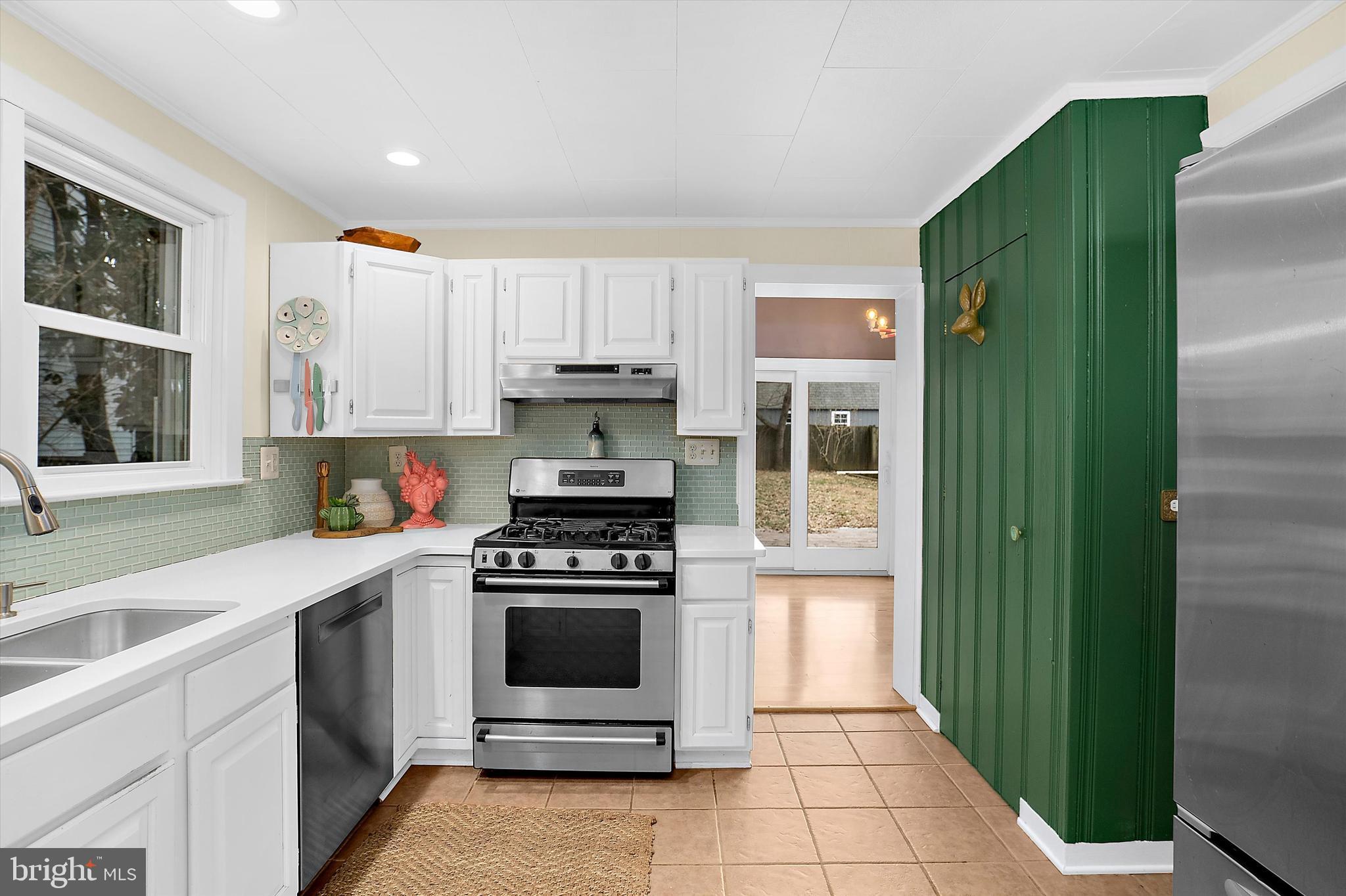 1148 RIVERVIEW DRIVE