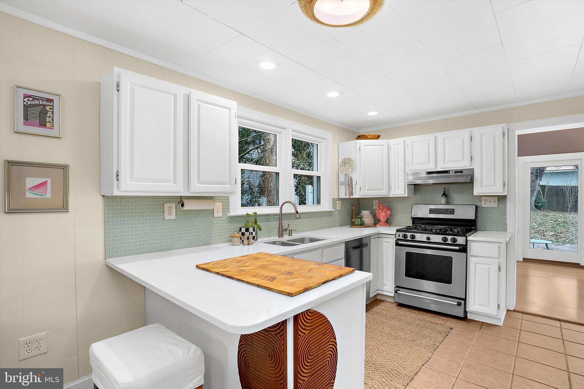 1148 RIVERVIEW DRIVE