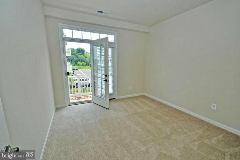 VILLAGES OF URBANA - Residential Lease