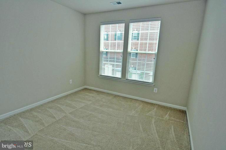 VILLAGES OF URBANA - Residential Lease