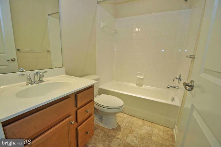 VILLAGES OF URBANA - Residential Lease