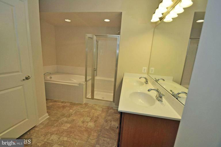 VILLAGES OF URBANA - Residential Lease