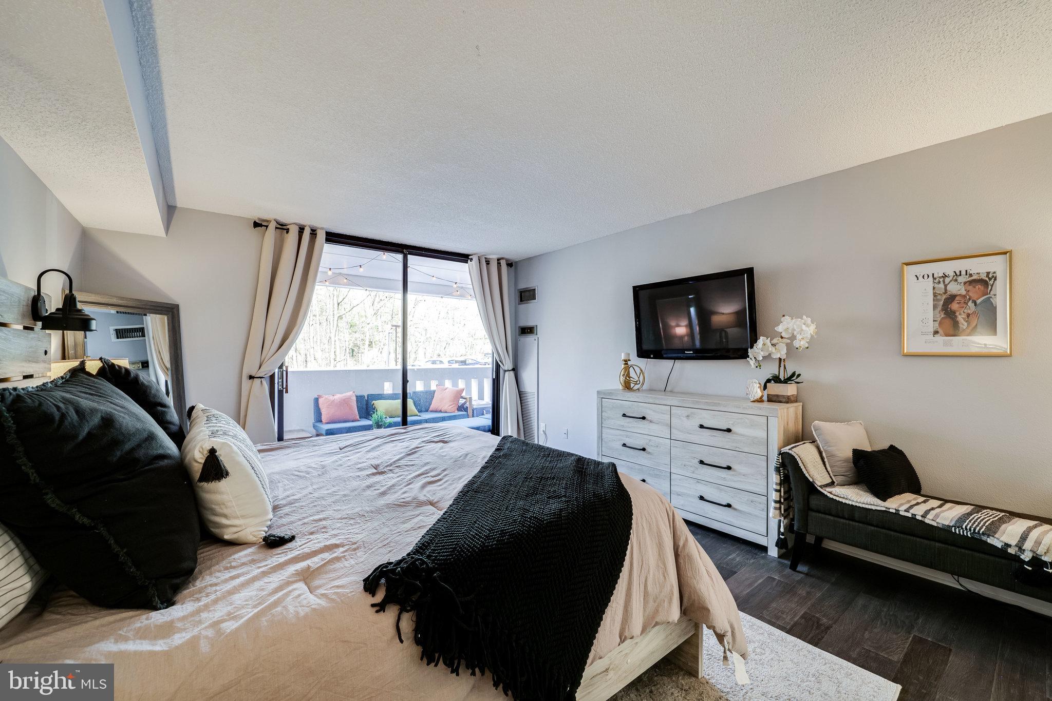 ALEXANDRIA KNOLLS - Residential