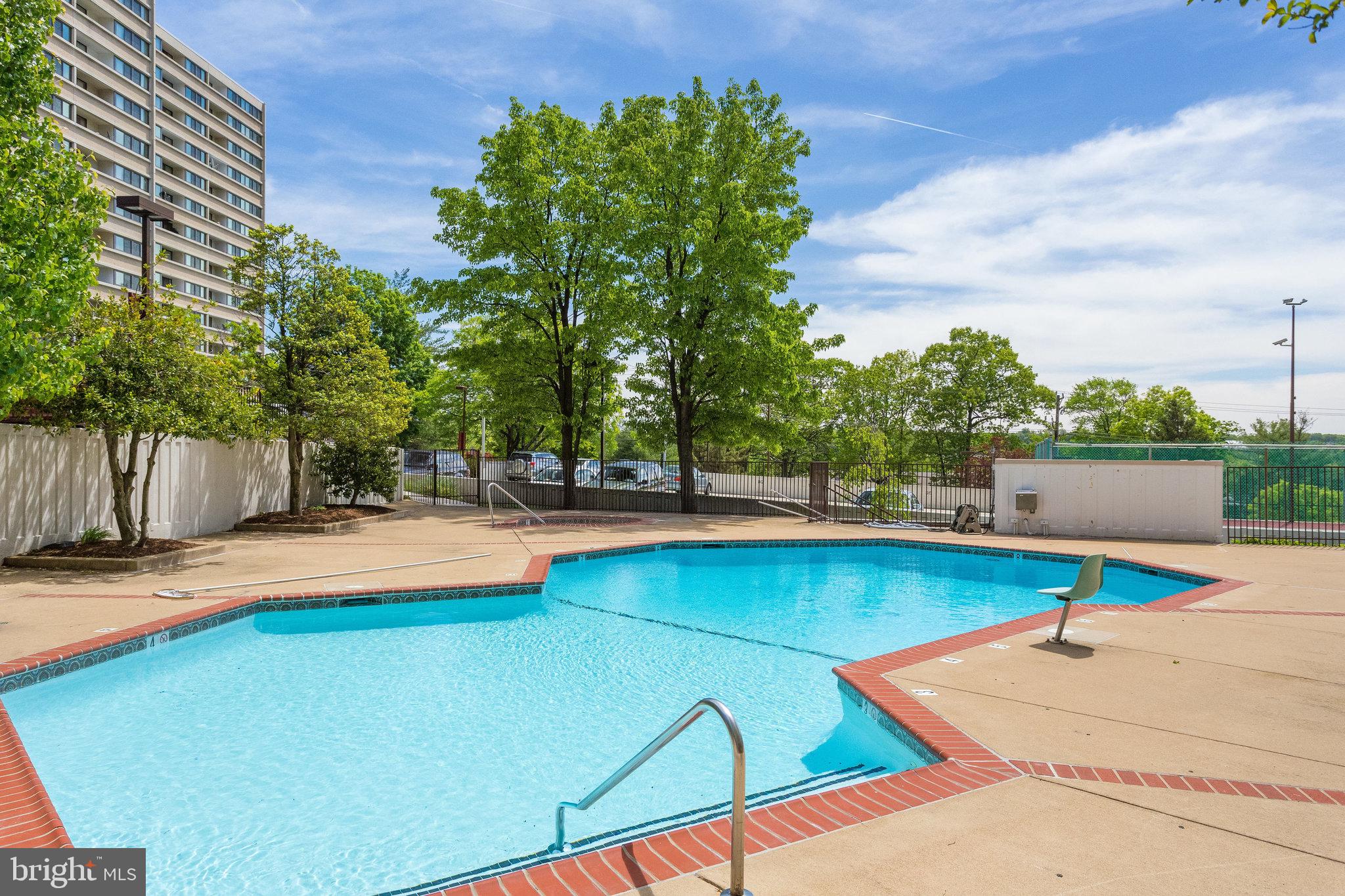 ALEXANDRIA KNOLLS - Residential