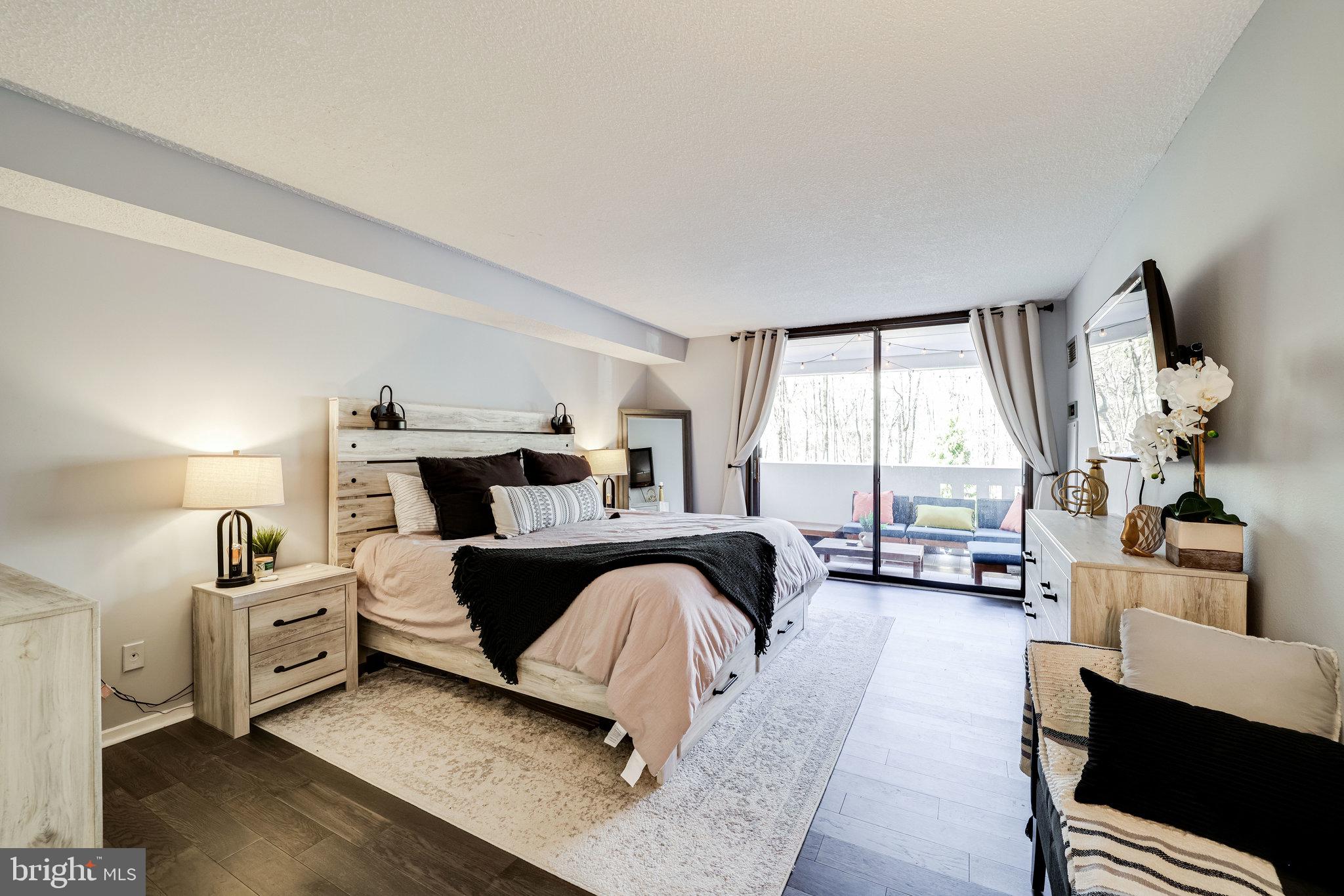 ALEXANDRIA KNOLLS - Residential