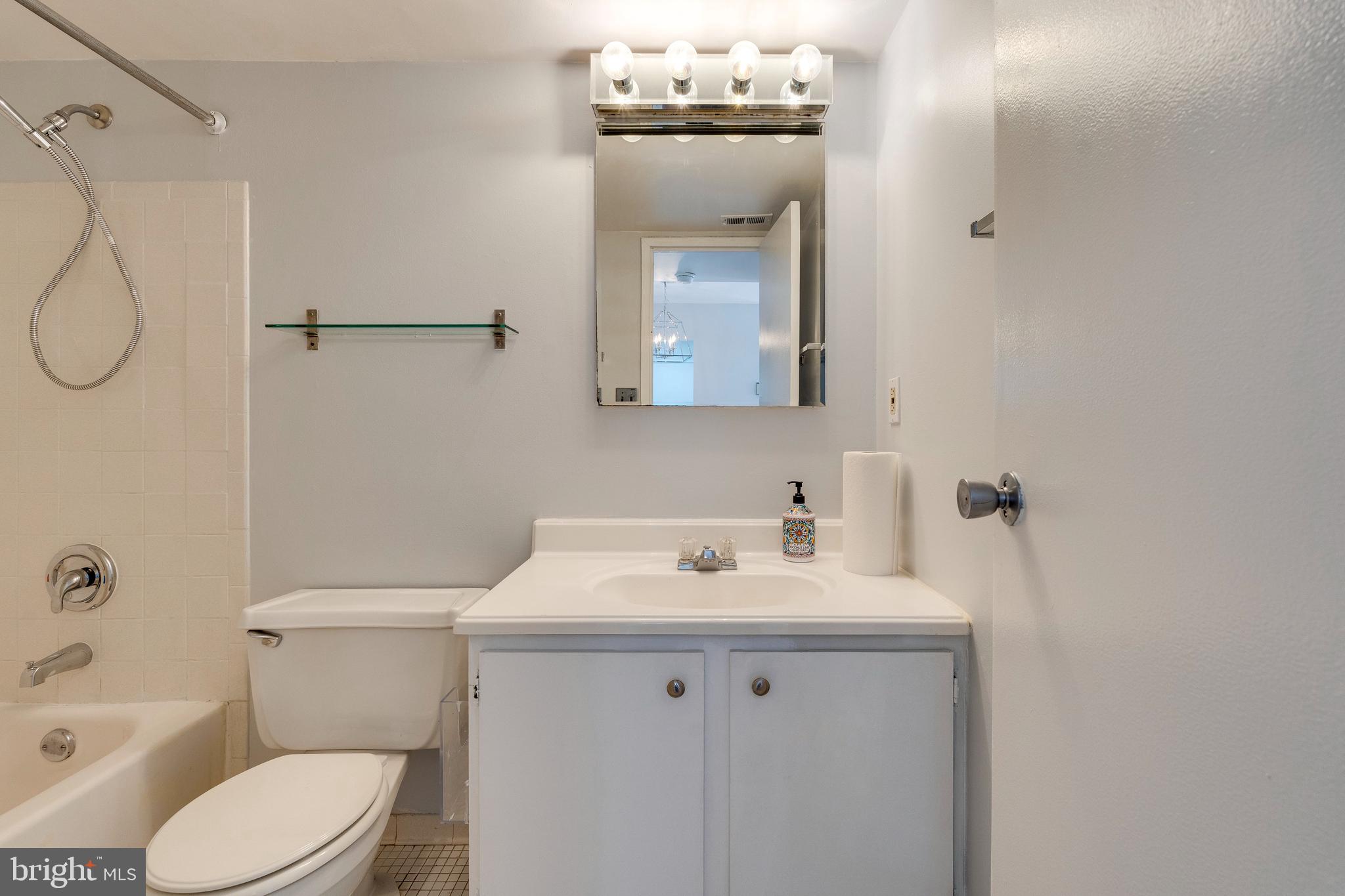 HUNTING RIDGE CONDOMINIUM - Residential Lease