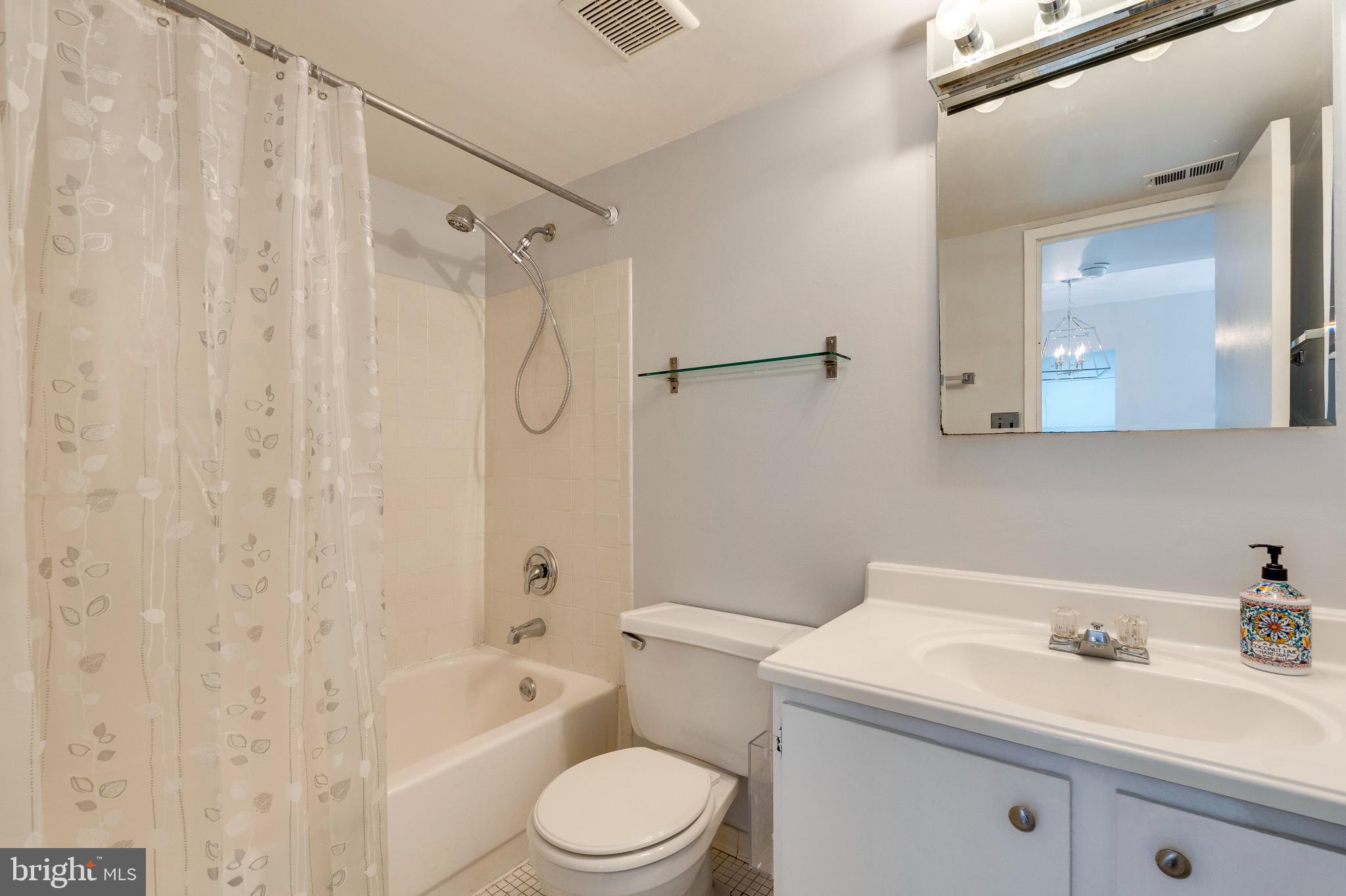 HUNTING RIDGE CONDOMINIUM - Residential Lease