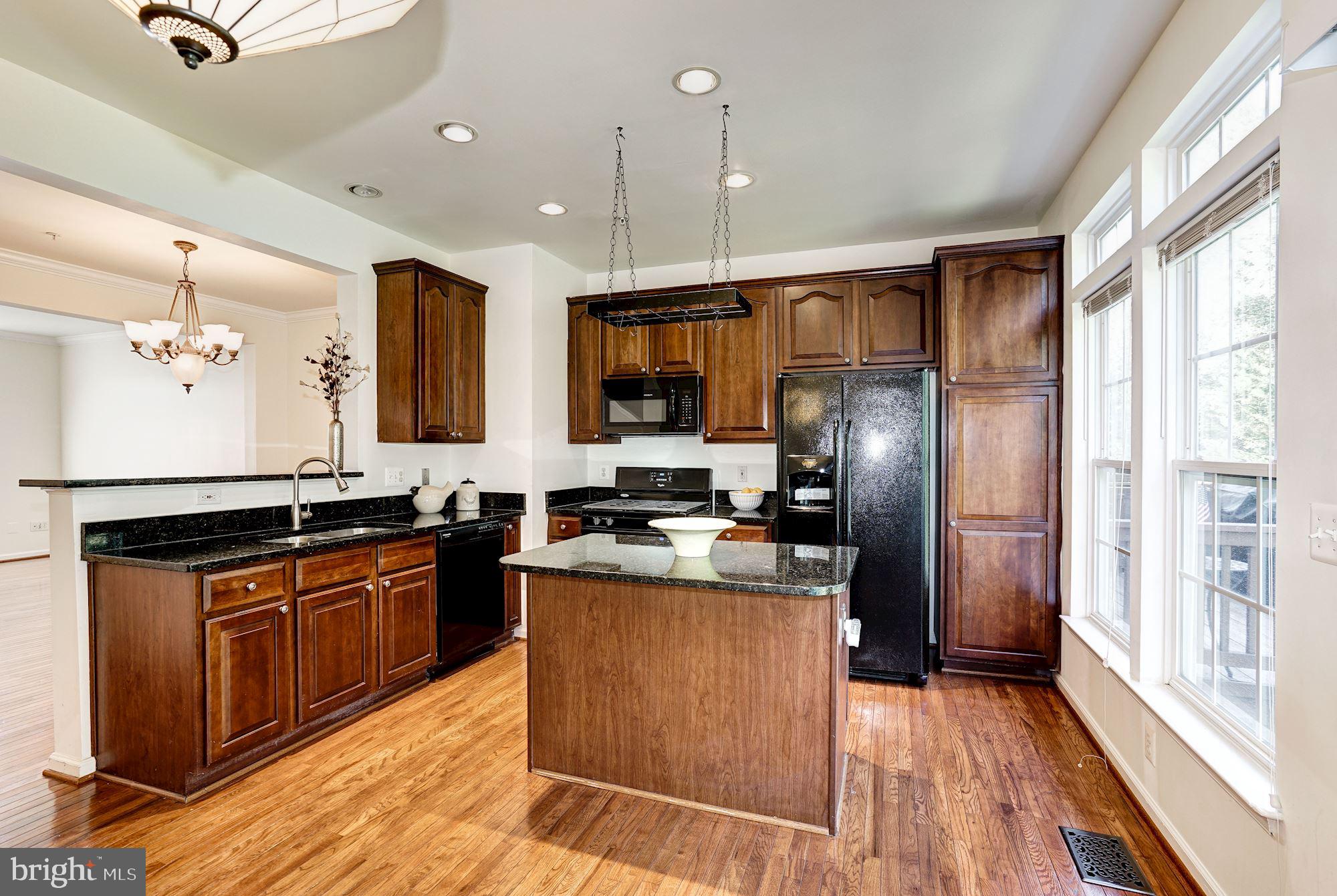 HUNTINGTON GROVE - Residential