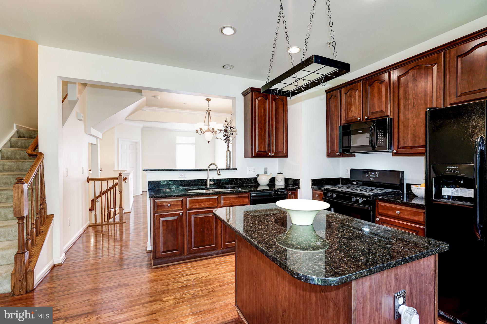 HUNTINGTON GROVE - Residential