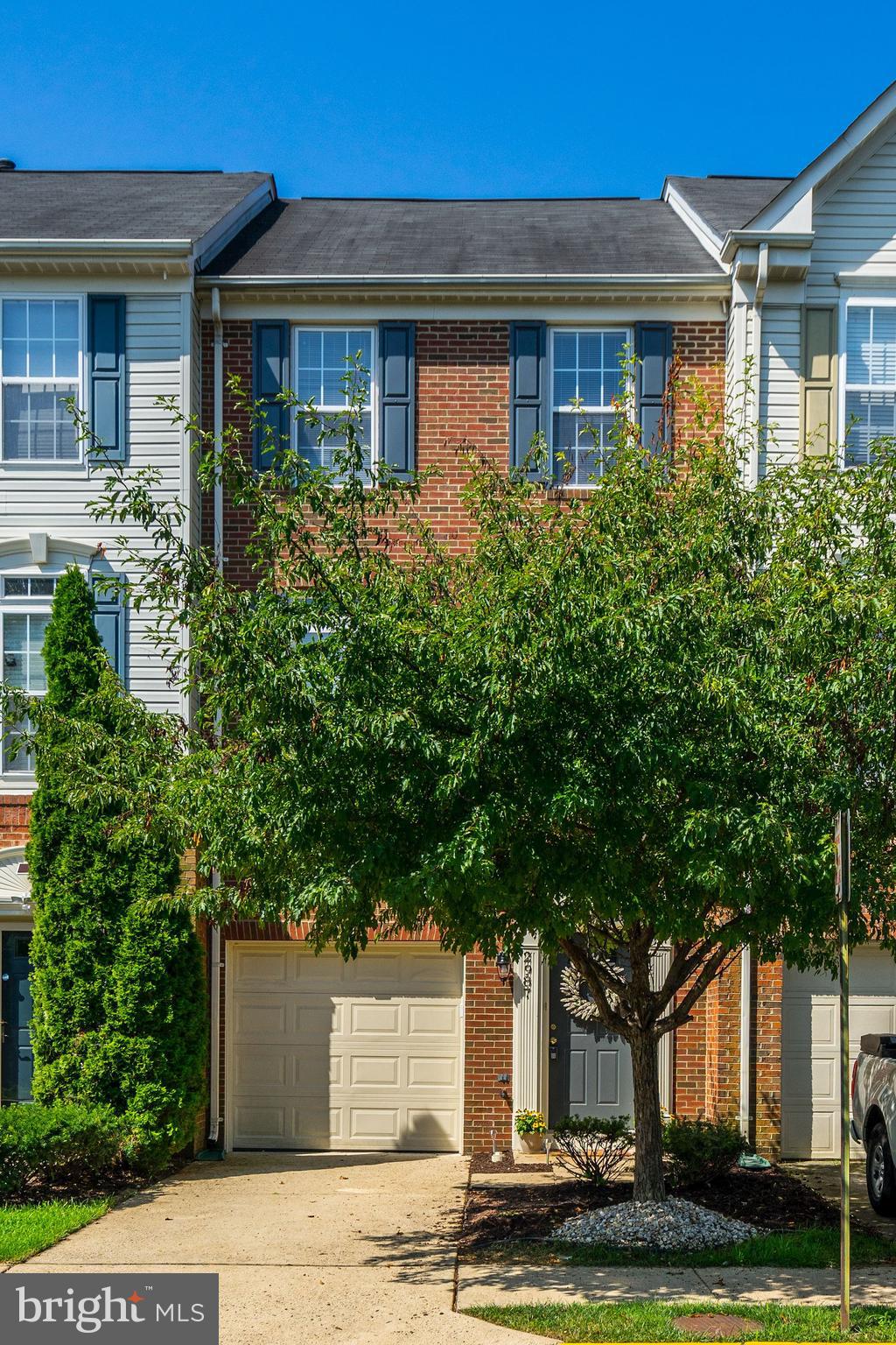 HUNTINGTON GROVE - Residential