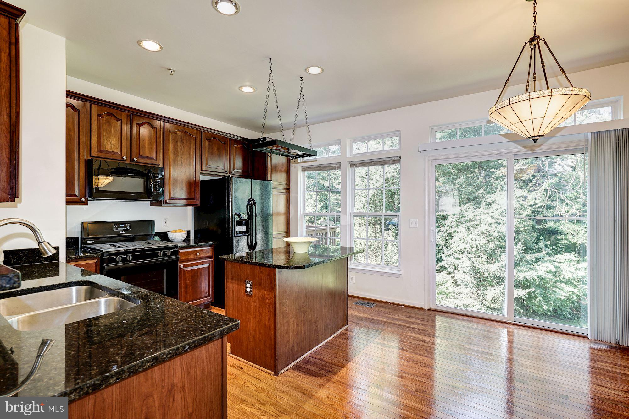 HUNTINGTON GROVE - Residential