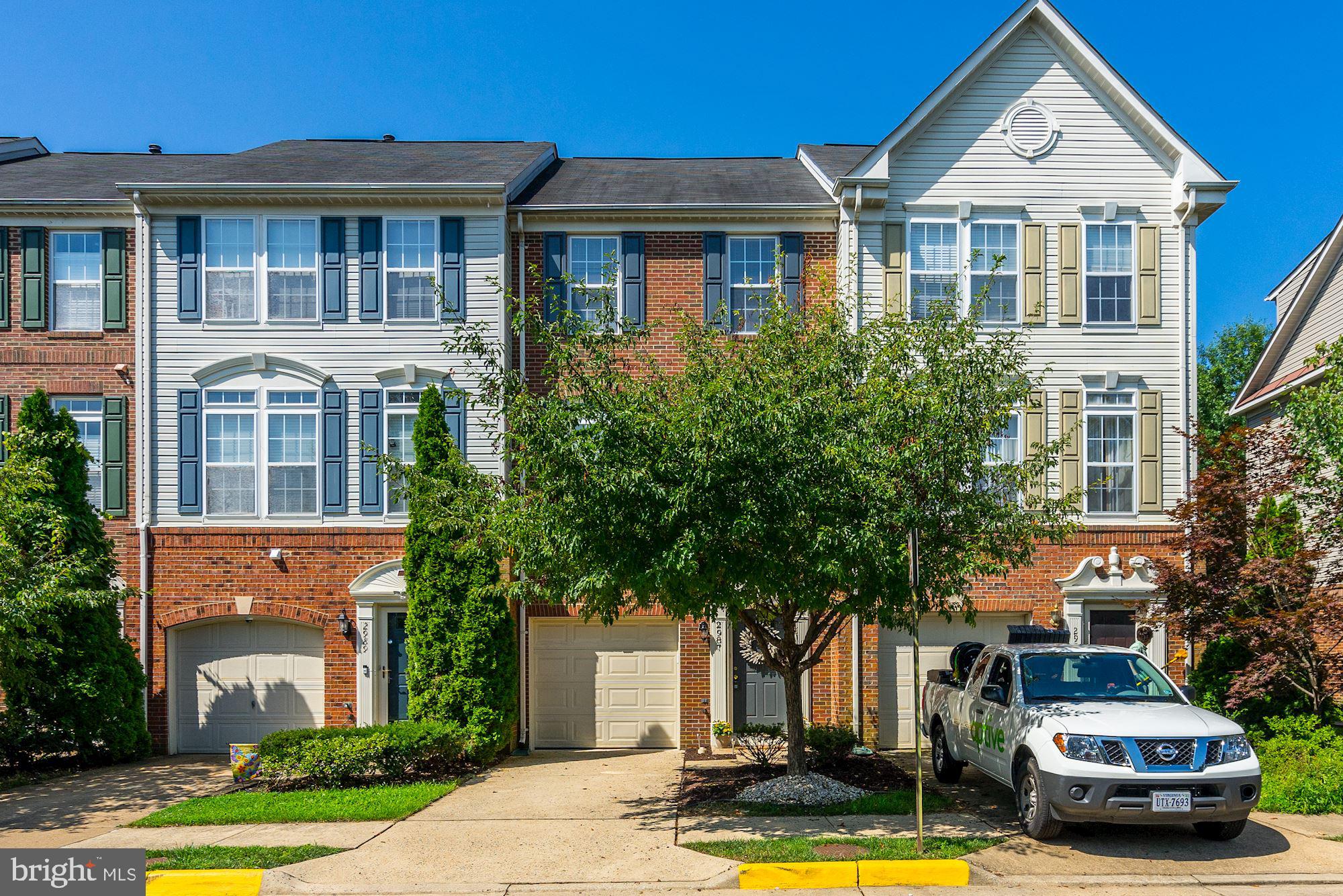 HUNTINGTON GROVE - Residential