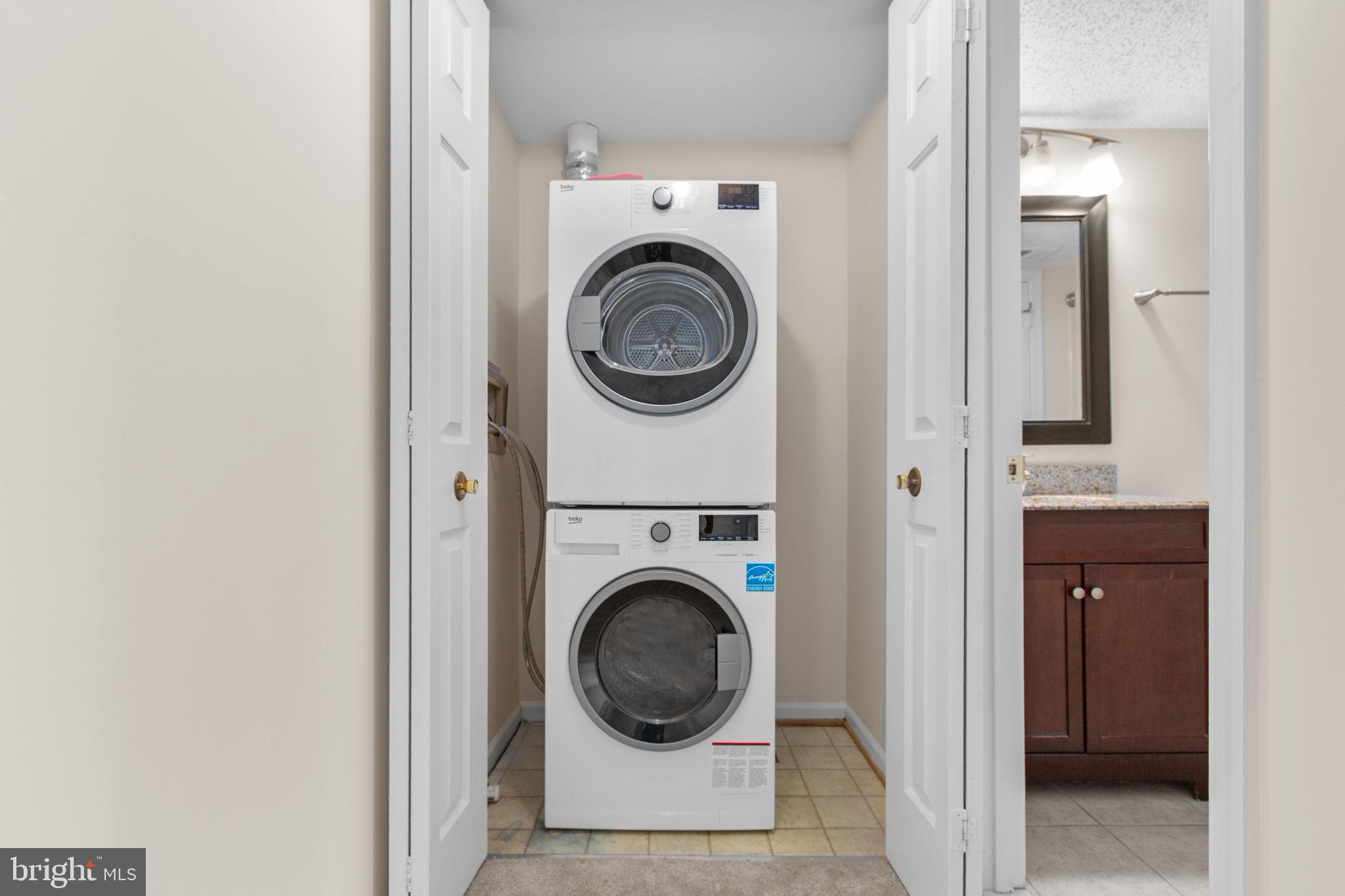 HUNTERS SQUARE - Residential