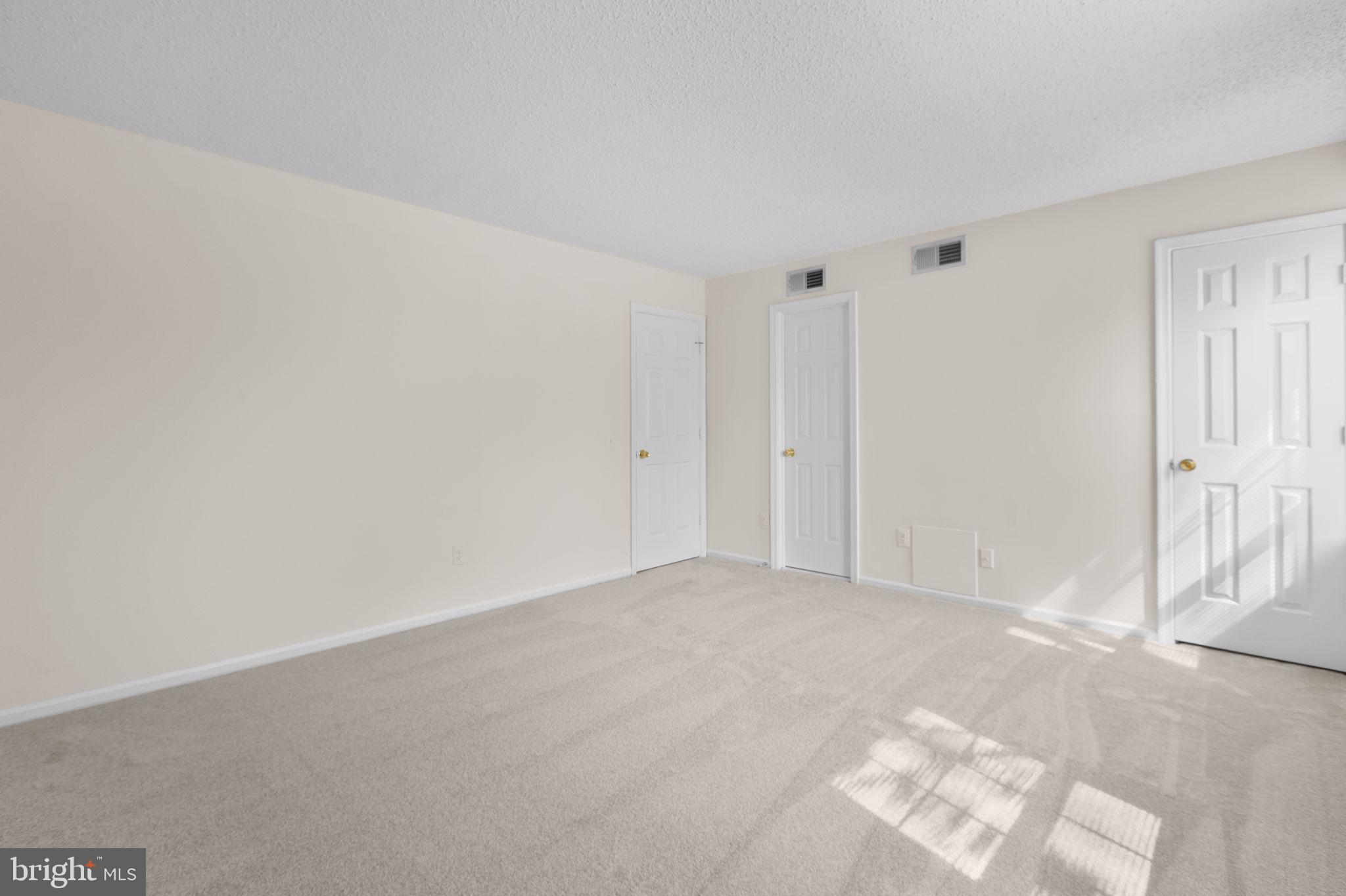 HUNTERS SQUARE - Residential