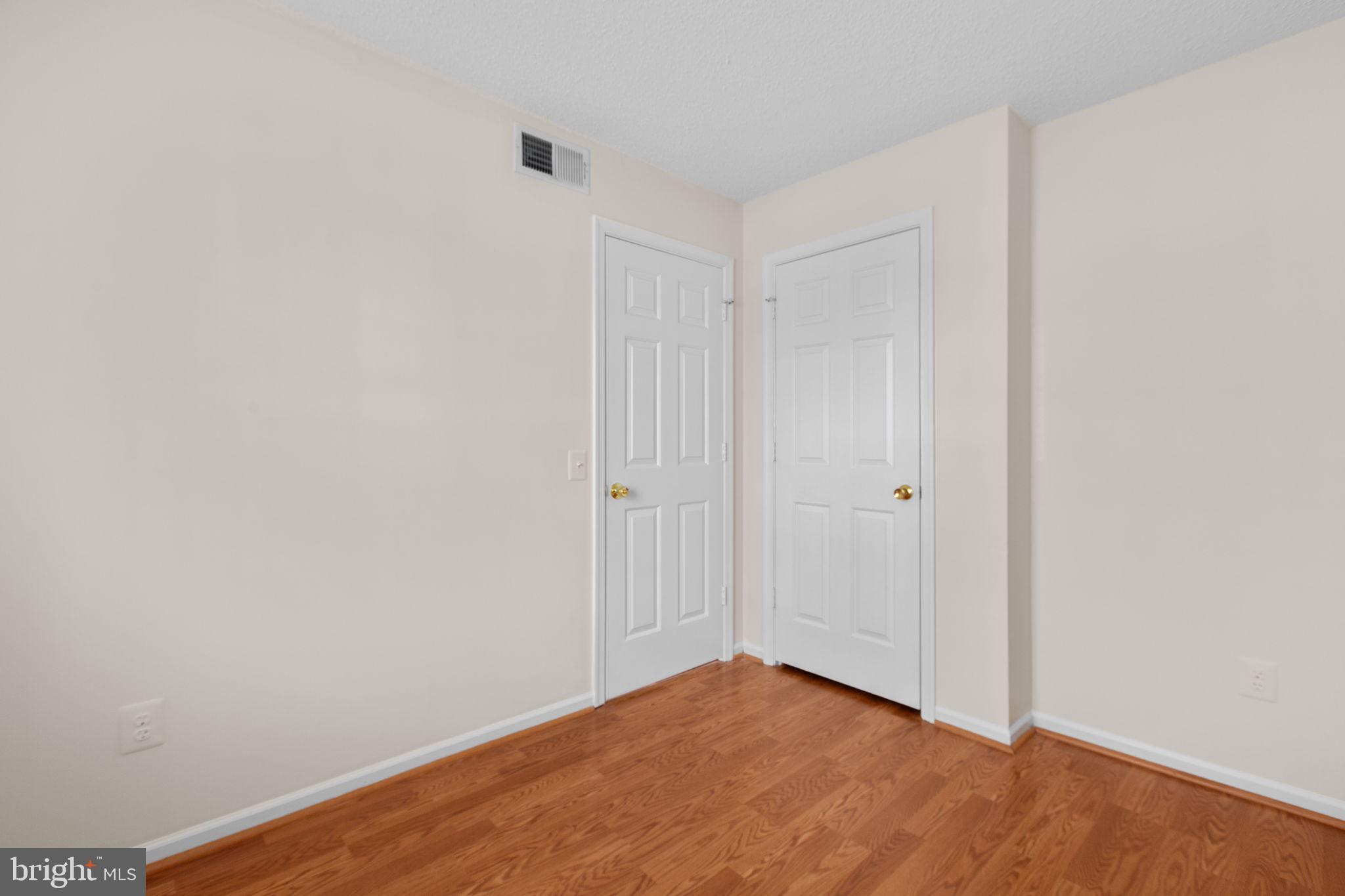 HUNTERS SQUARE - Residential