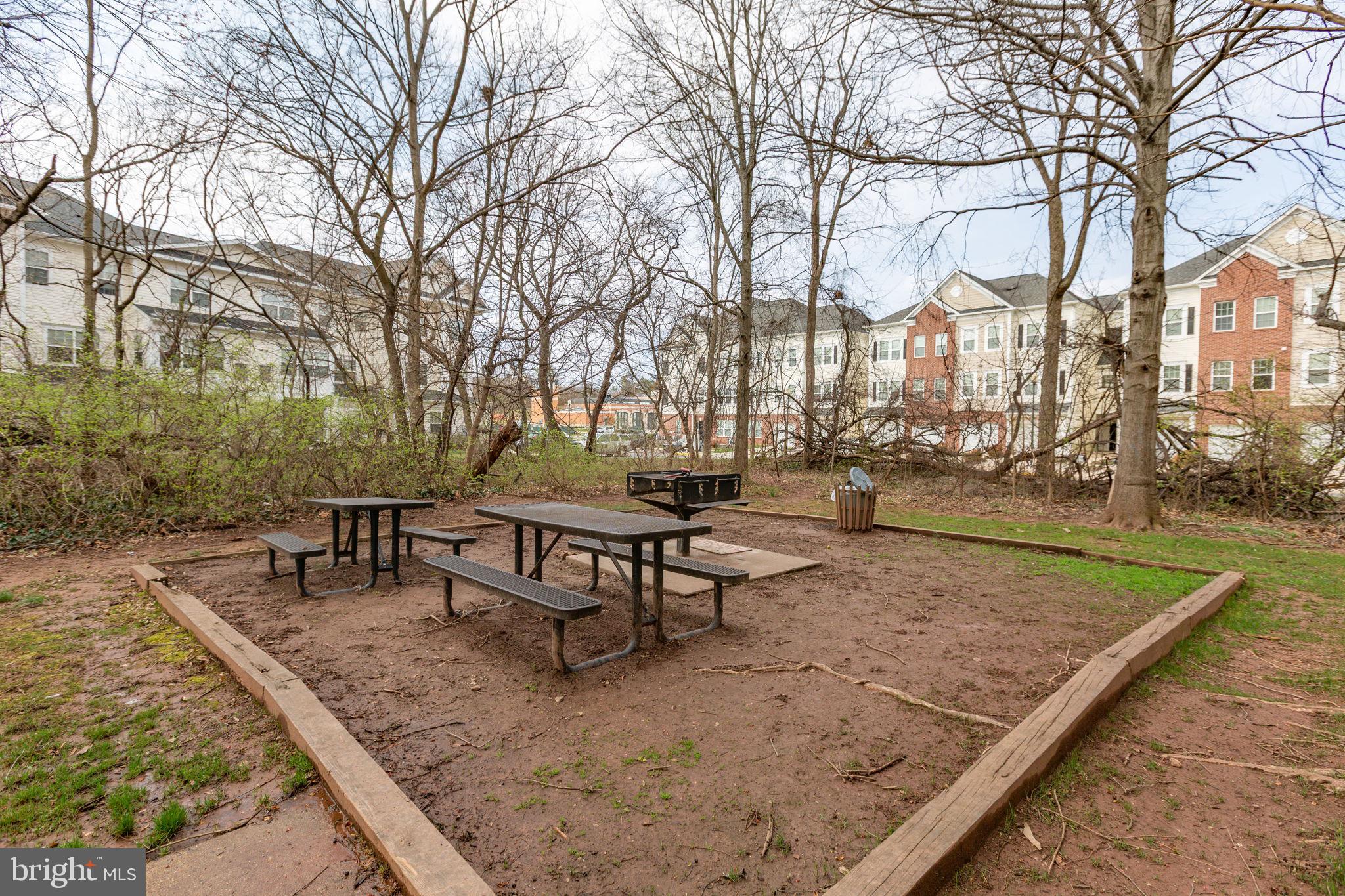 HUNTERS SQUARE - Residential